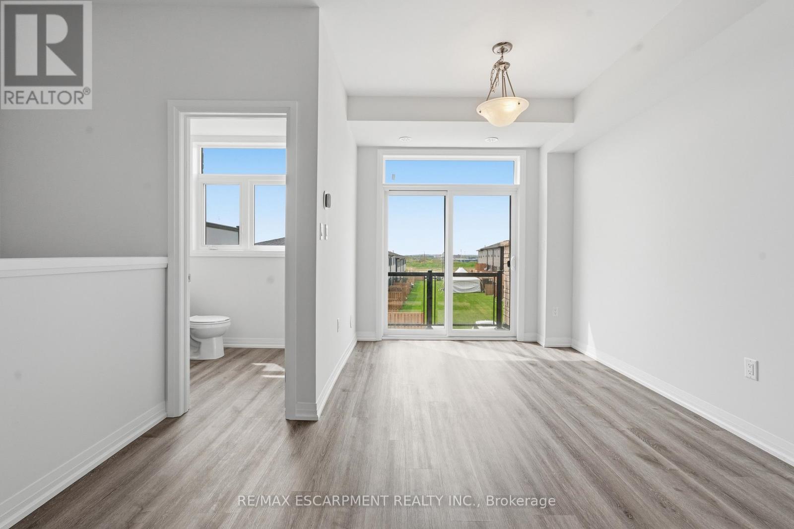#UNIT 33 155 EQUESTRIAN WAY - 6