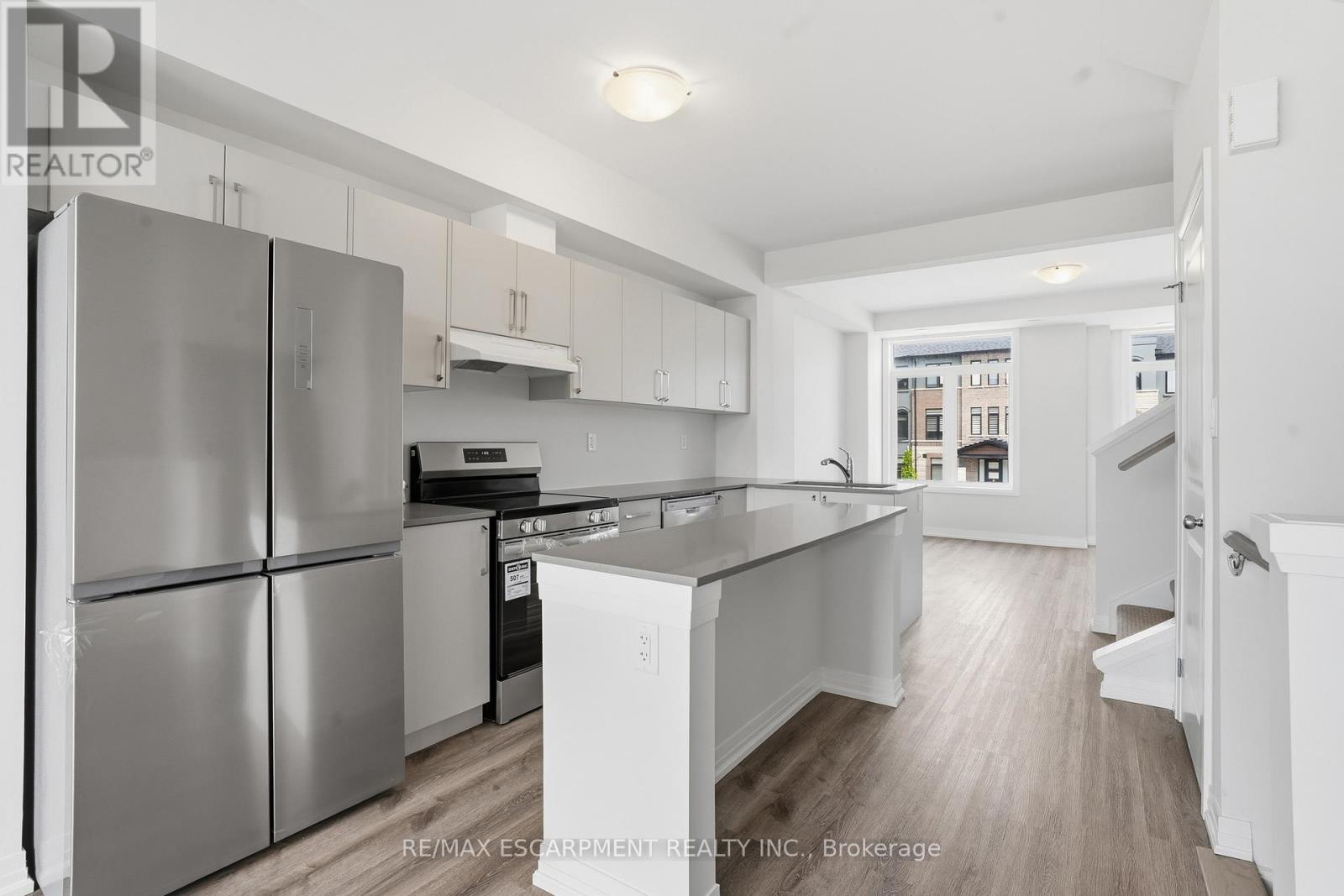 #UNIT 33 155 EQUESTRIAN WAY - 9