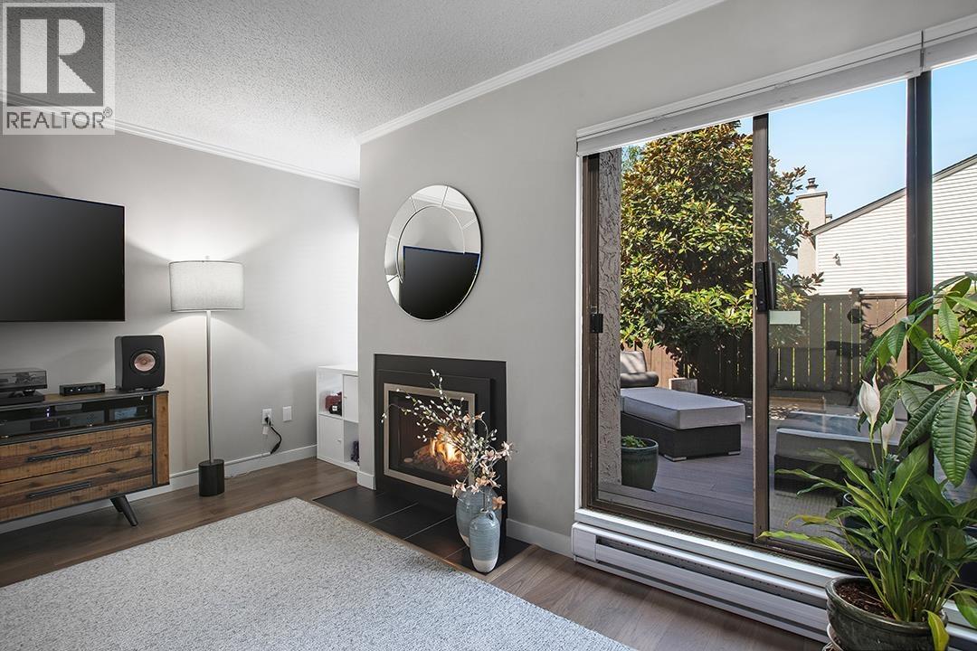 21 230 W 14TH STREET, North Vancouver