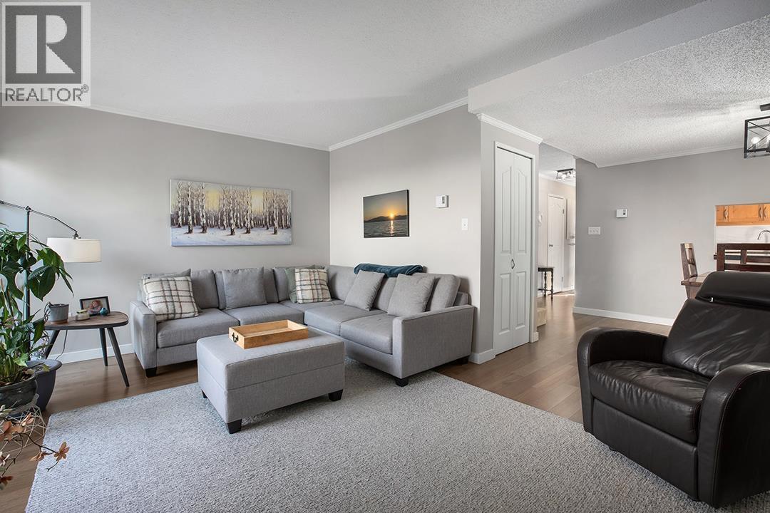 21 230 W 14TH STREET, North Vancouver