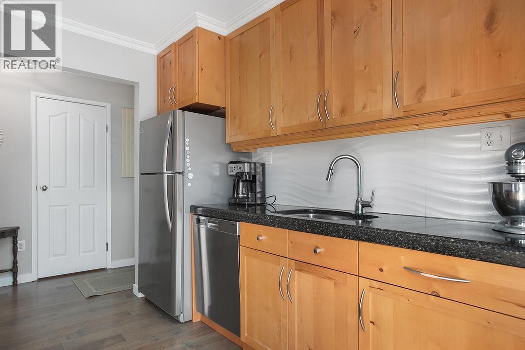 21 230 W 14TH STREET, North Vancouver