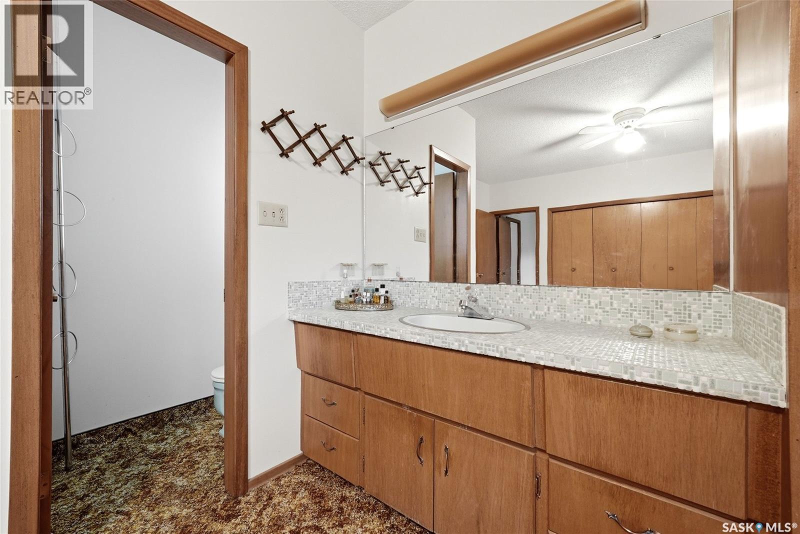 203 Angus CRESCENT - 24