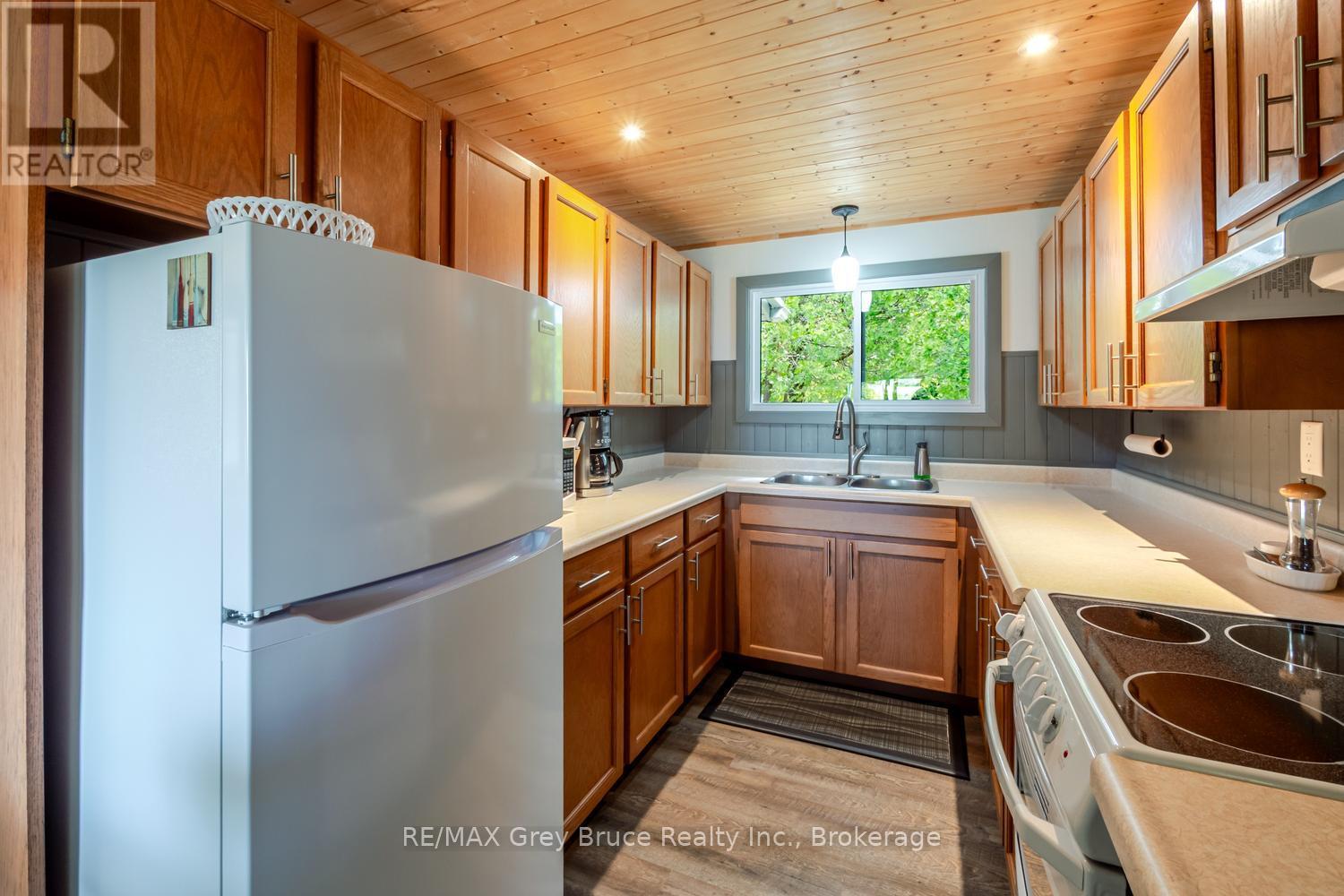 188 BAY STREET - 17