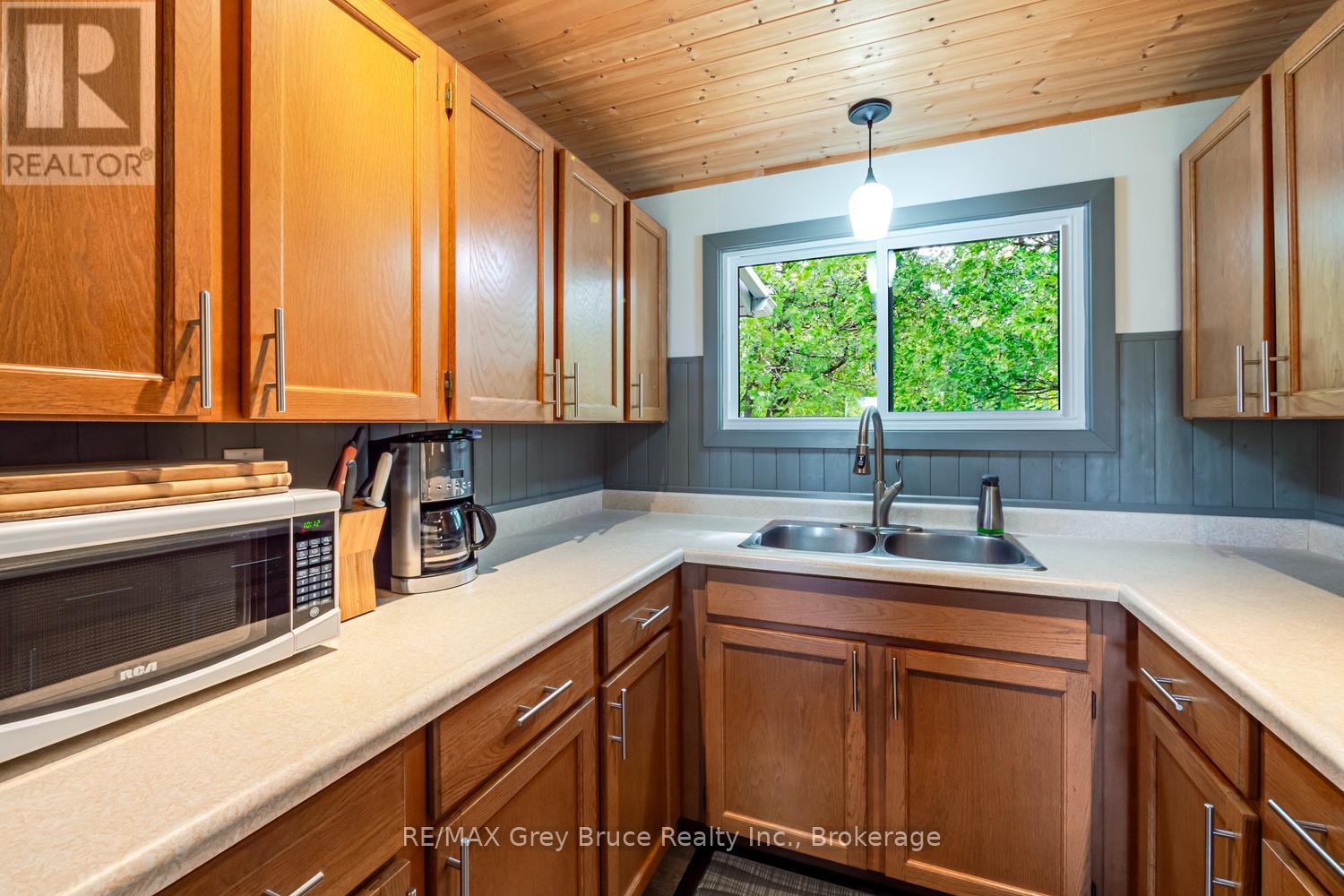 188 BAY STREET - 18