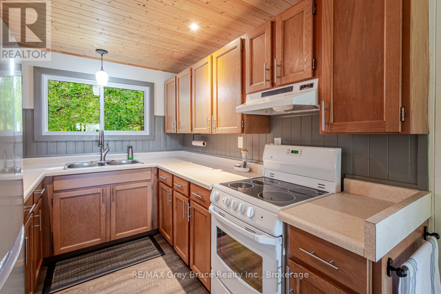 188 BAY STREET - 19