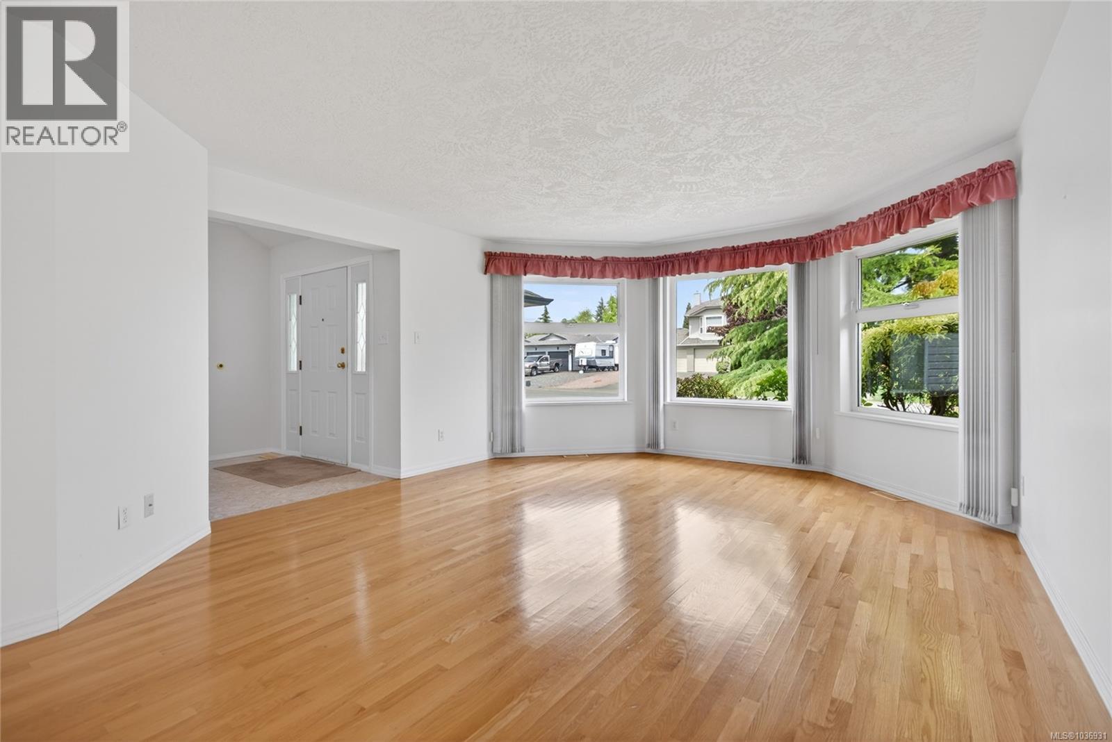1353 Ocean View Ave - 6