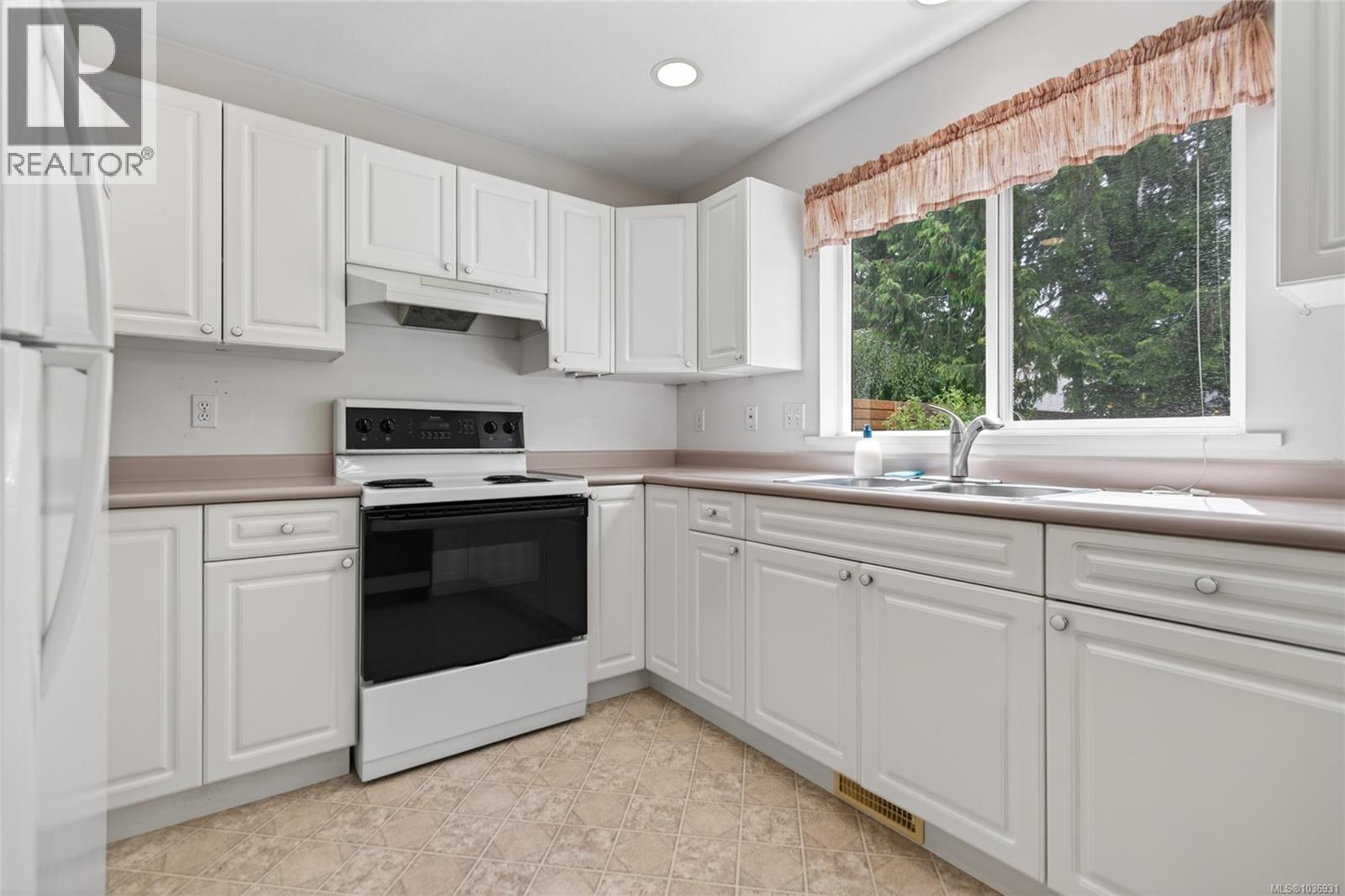 1353 Ocean View Ave - 9