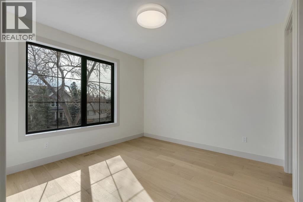 2034 49 Avenue SW - 35
