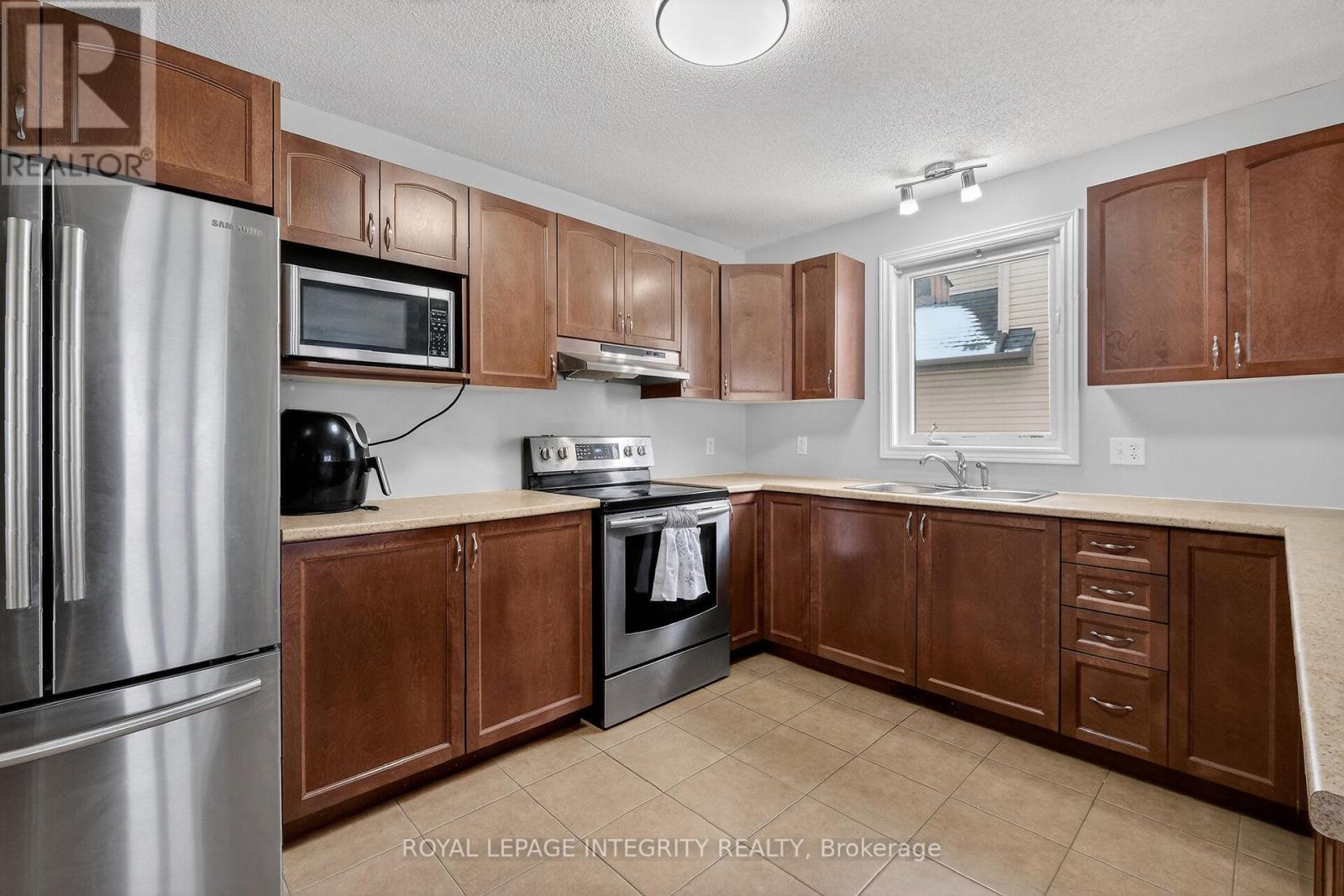 281 STERLING AVENUE - 21