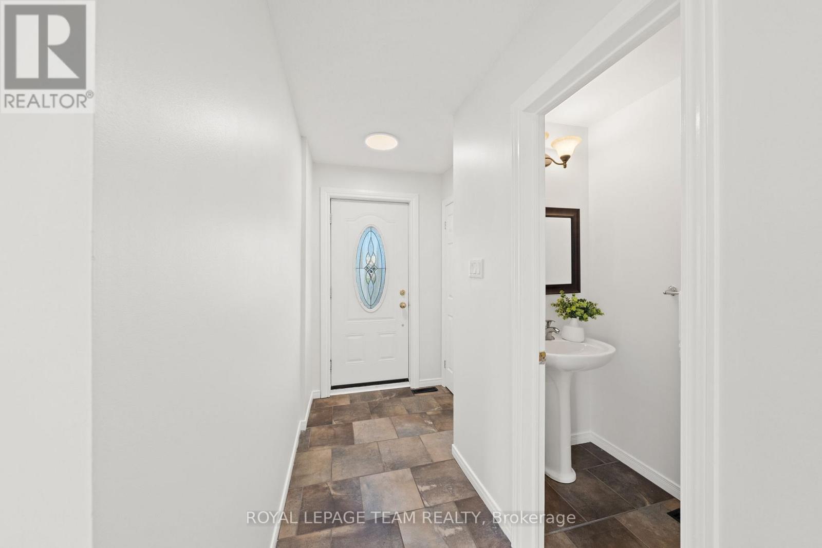 93 HEWITT WAY - 4