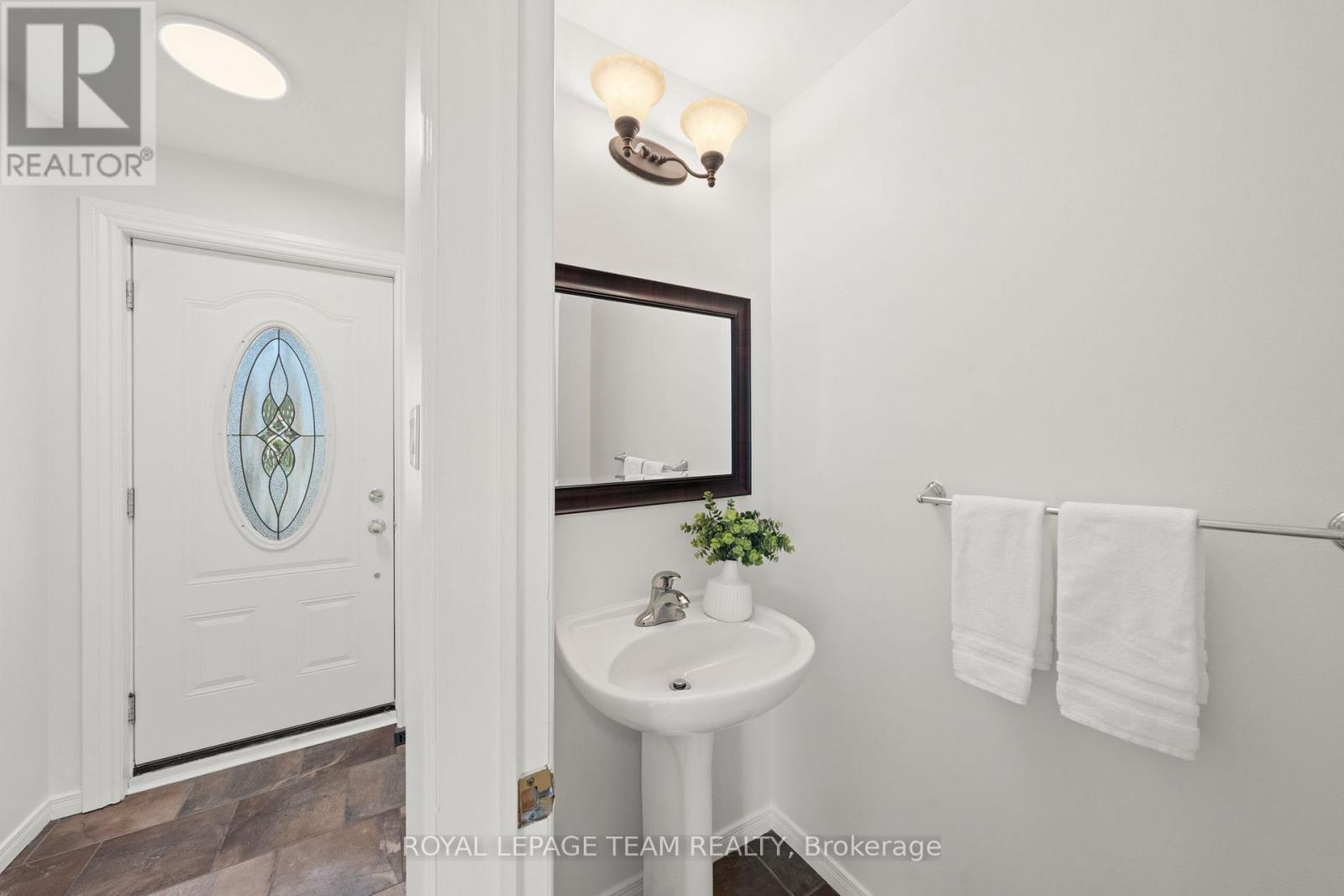 93 HEWITT WAY - 6