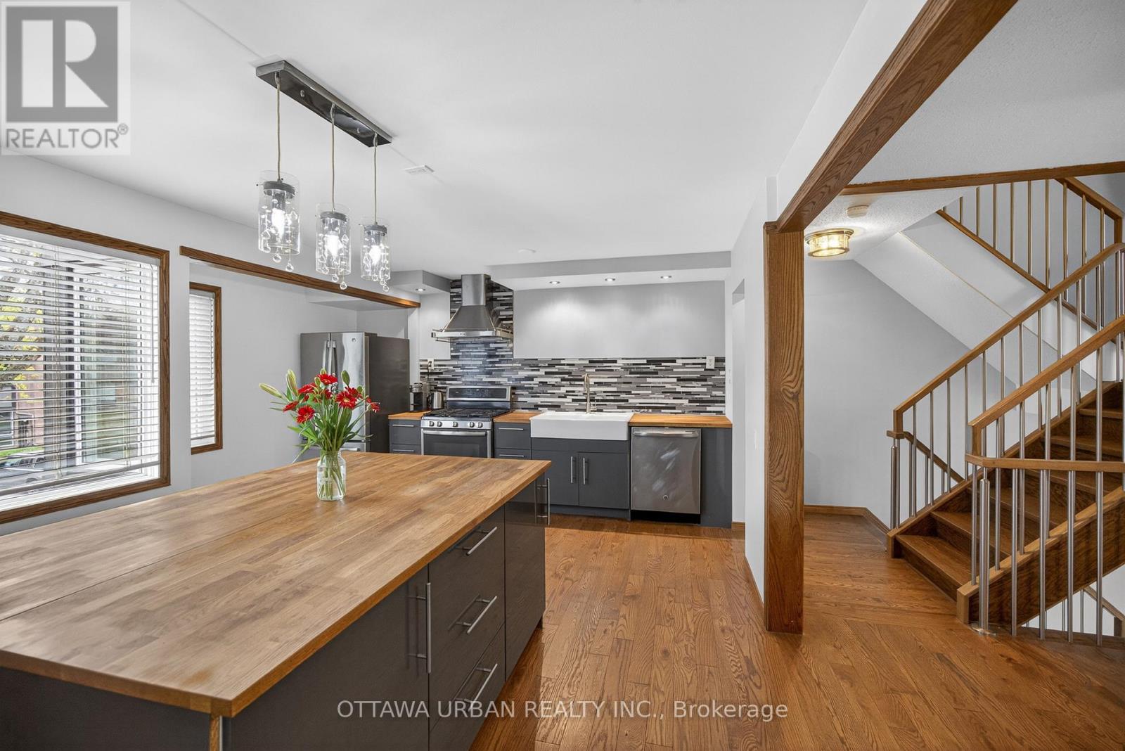 46 REANEY COURT - 23