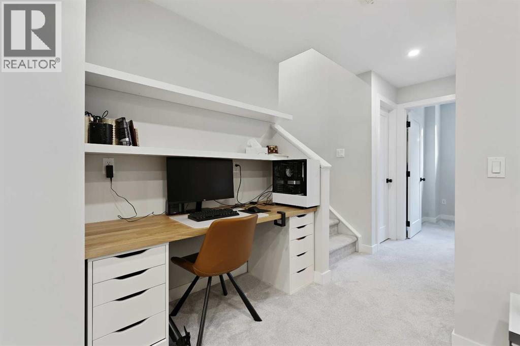 4929 20 Street SW - 38