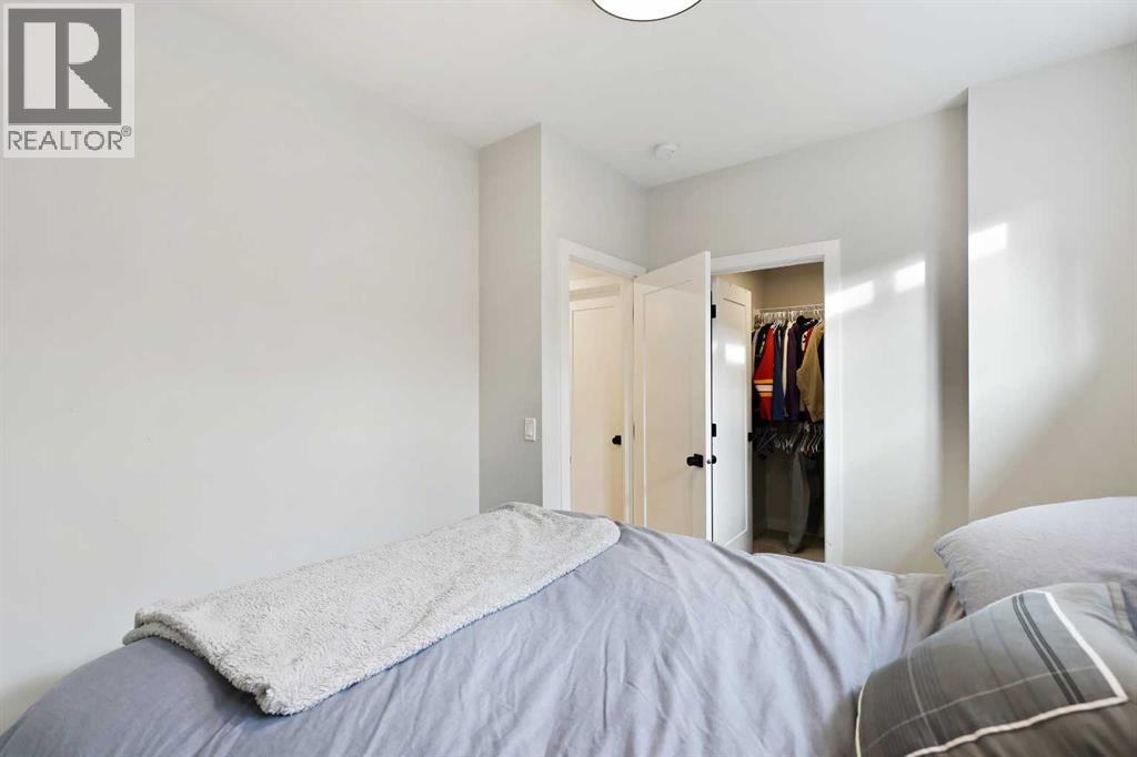 4929 20 Street SW - 40
