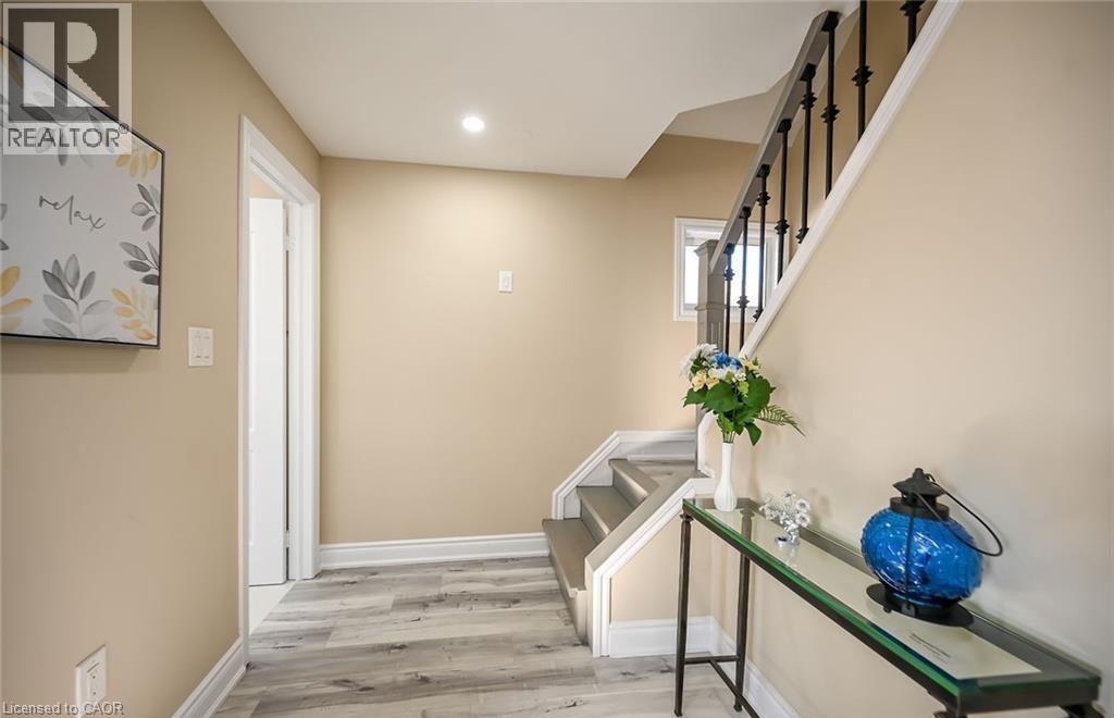 1210 DUNSMURE Road Unit# Upper, Hamilton, Ontario, L8H1L4 — Photo 4