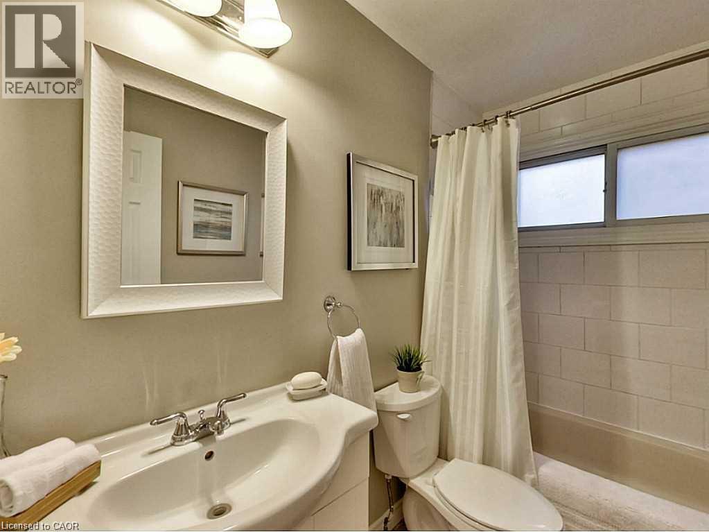 96 MANNING Avenue - 11