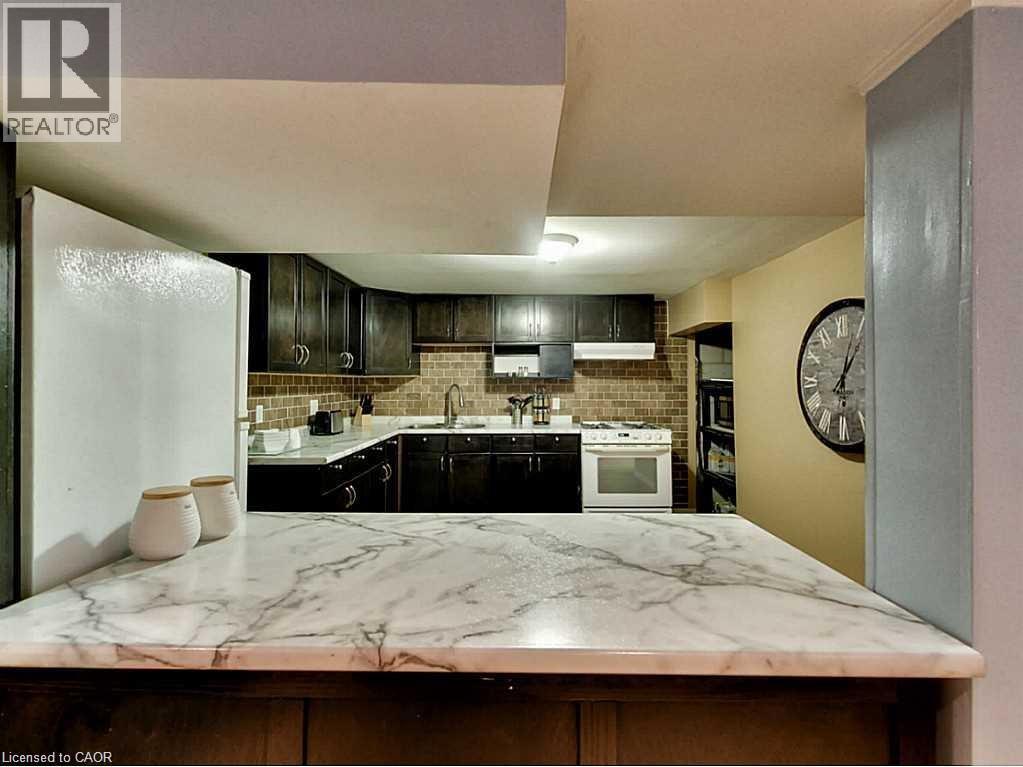 96 MANNING Avenue - 16
