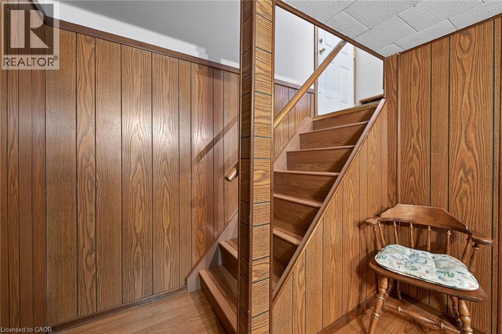 8 WOODROW Street N - 32