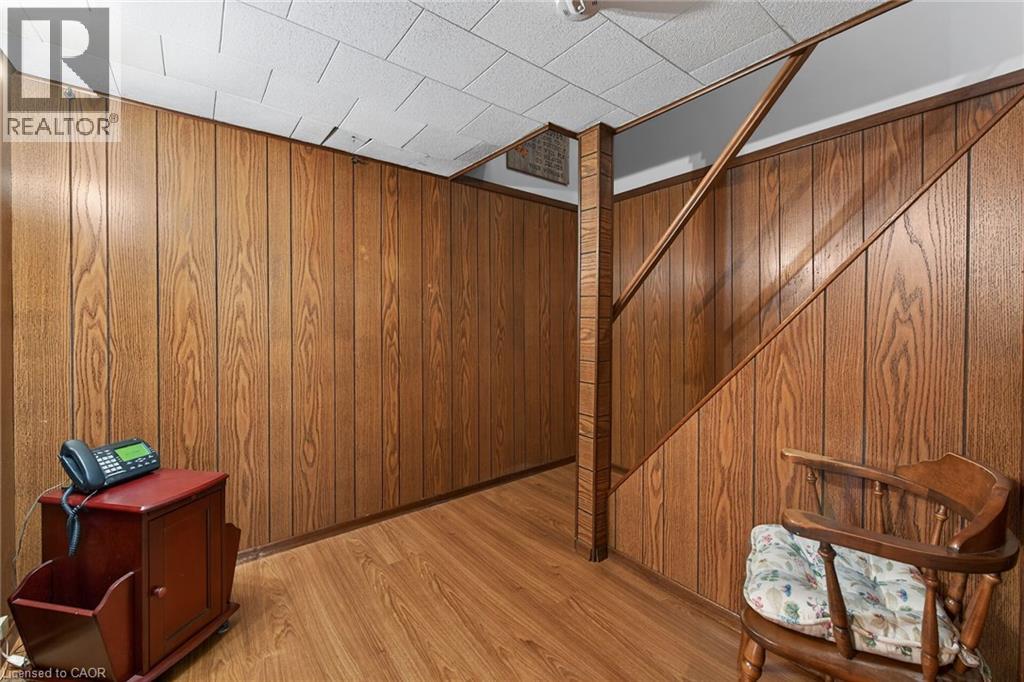 8 WOODROW Street N - 31