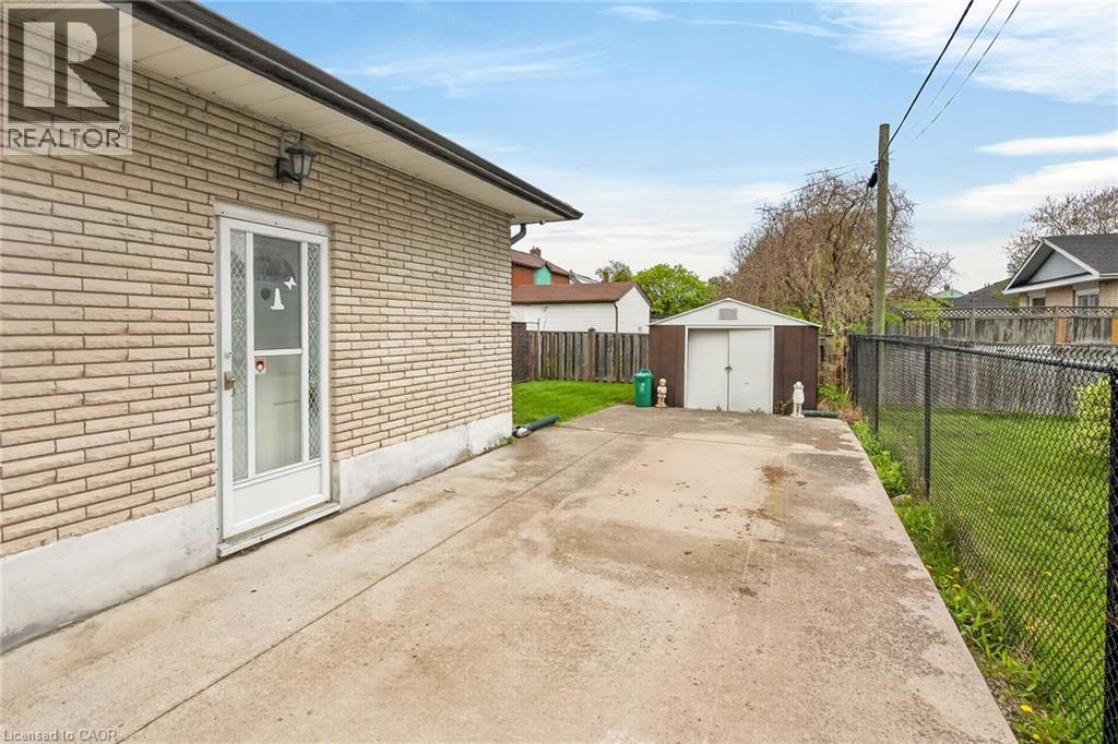 8 WOODROW Street N - 40