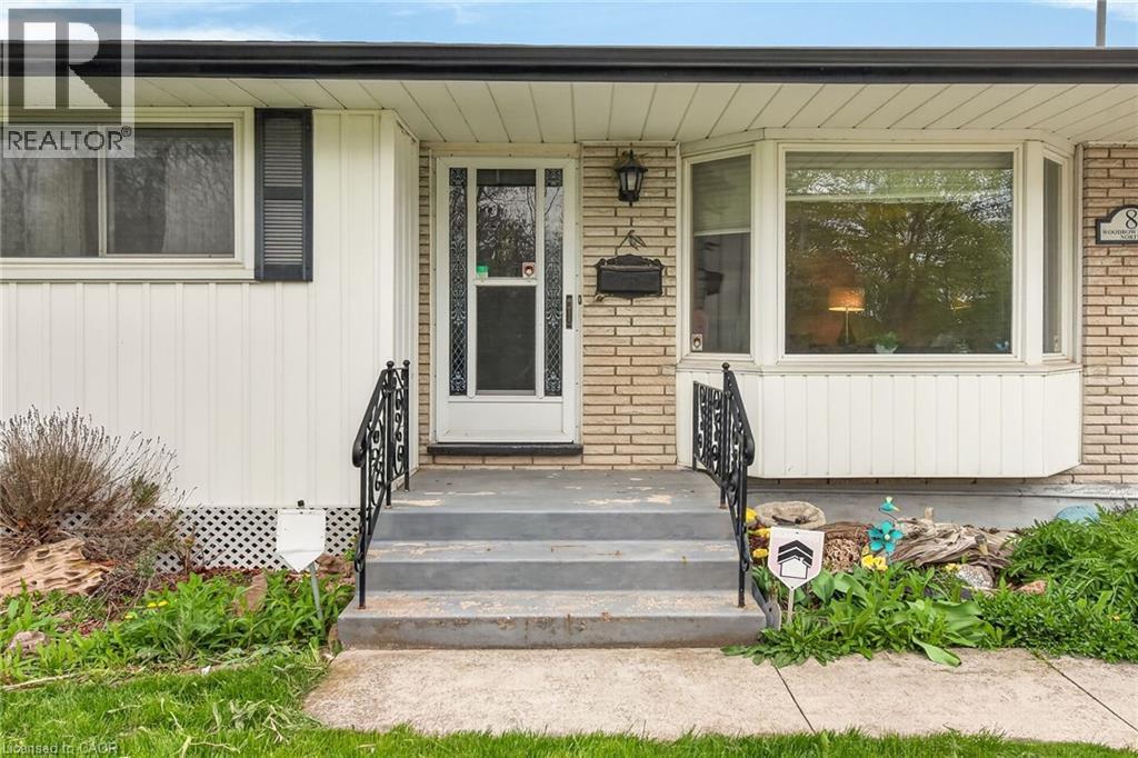 8 WOODROW Street N - 4