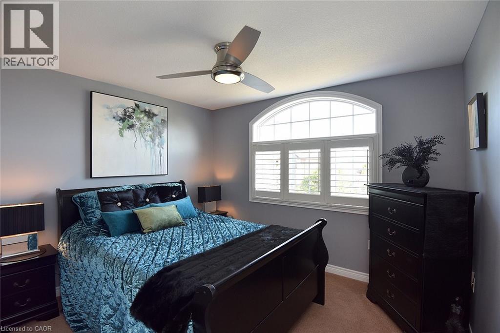 12 DEGROW Crescent - 37