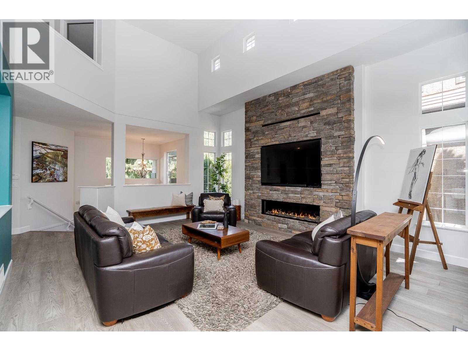 1987 PARKWAY BOULEVARD, Coquitlam