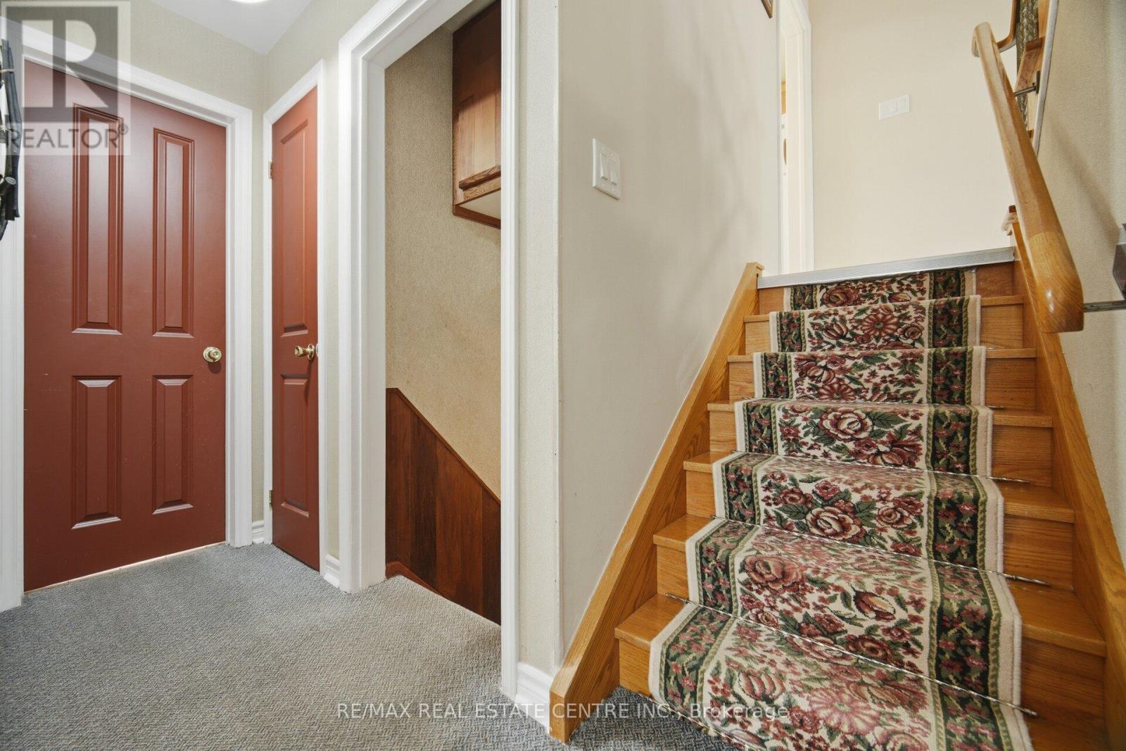 3590 FIELDGATE DRIVE - 21