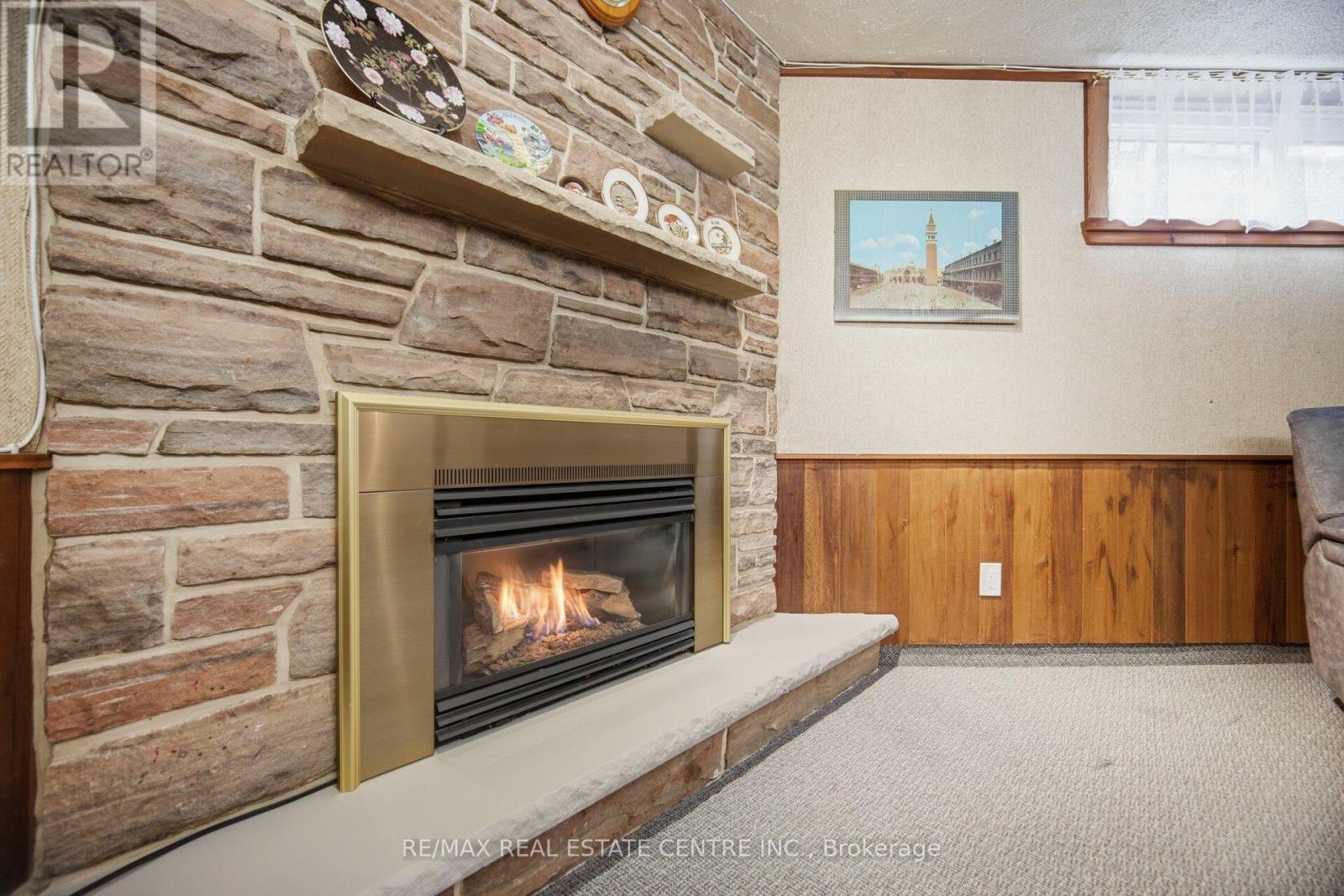 3590 FIELDGATE DRIVE - 24