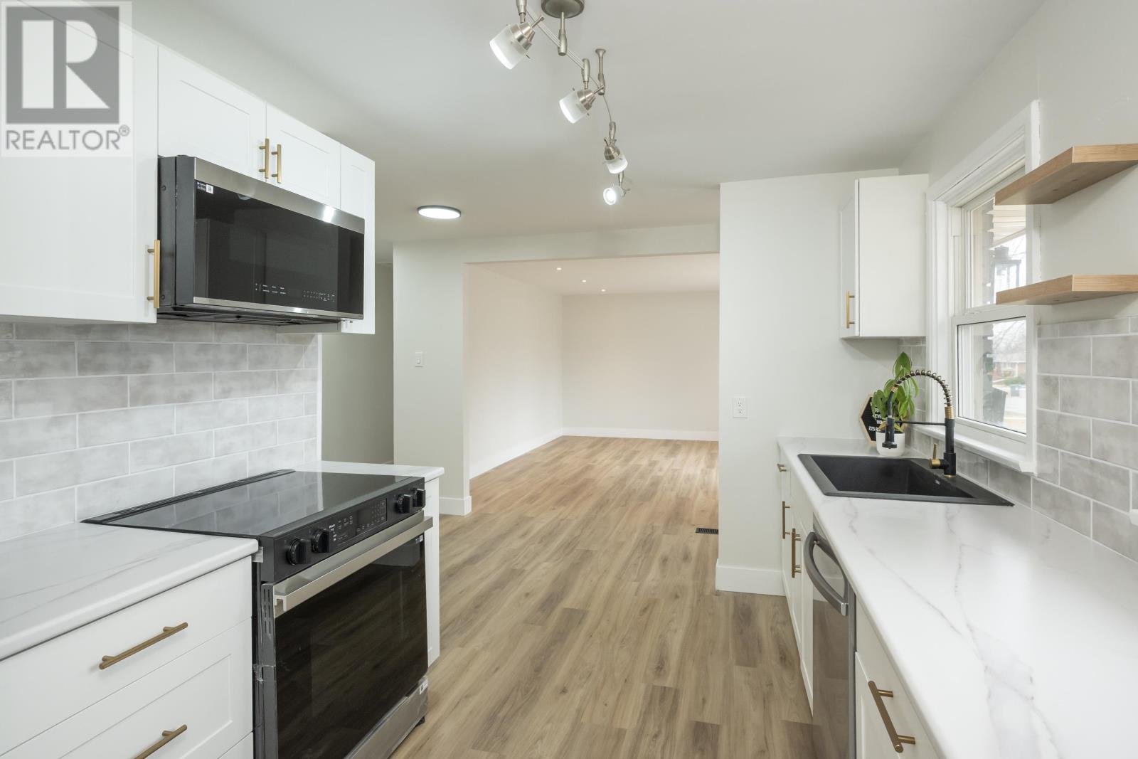 223 Rockwood AVE, Thunder Bay, Ontario, P7B4K5 — Photo 5
