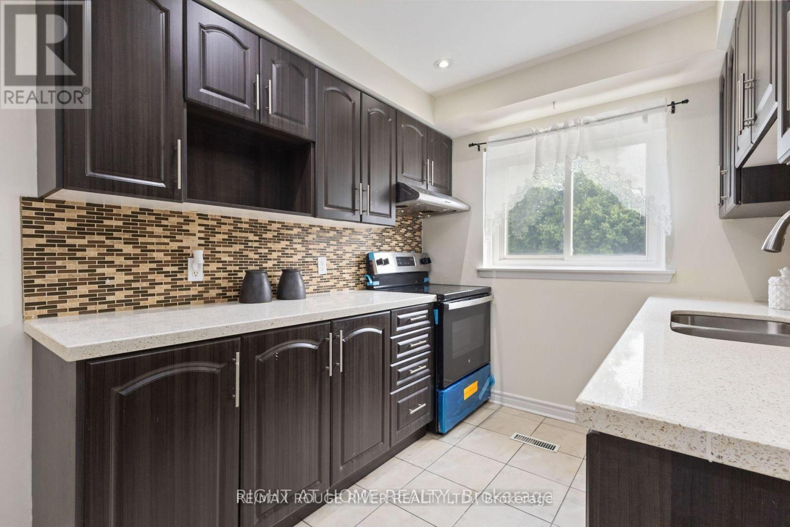 77 LOWRY SQUARE - 7