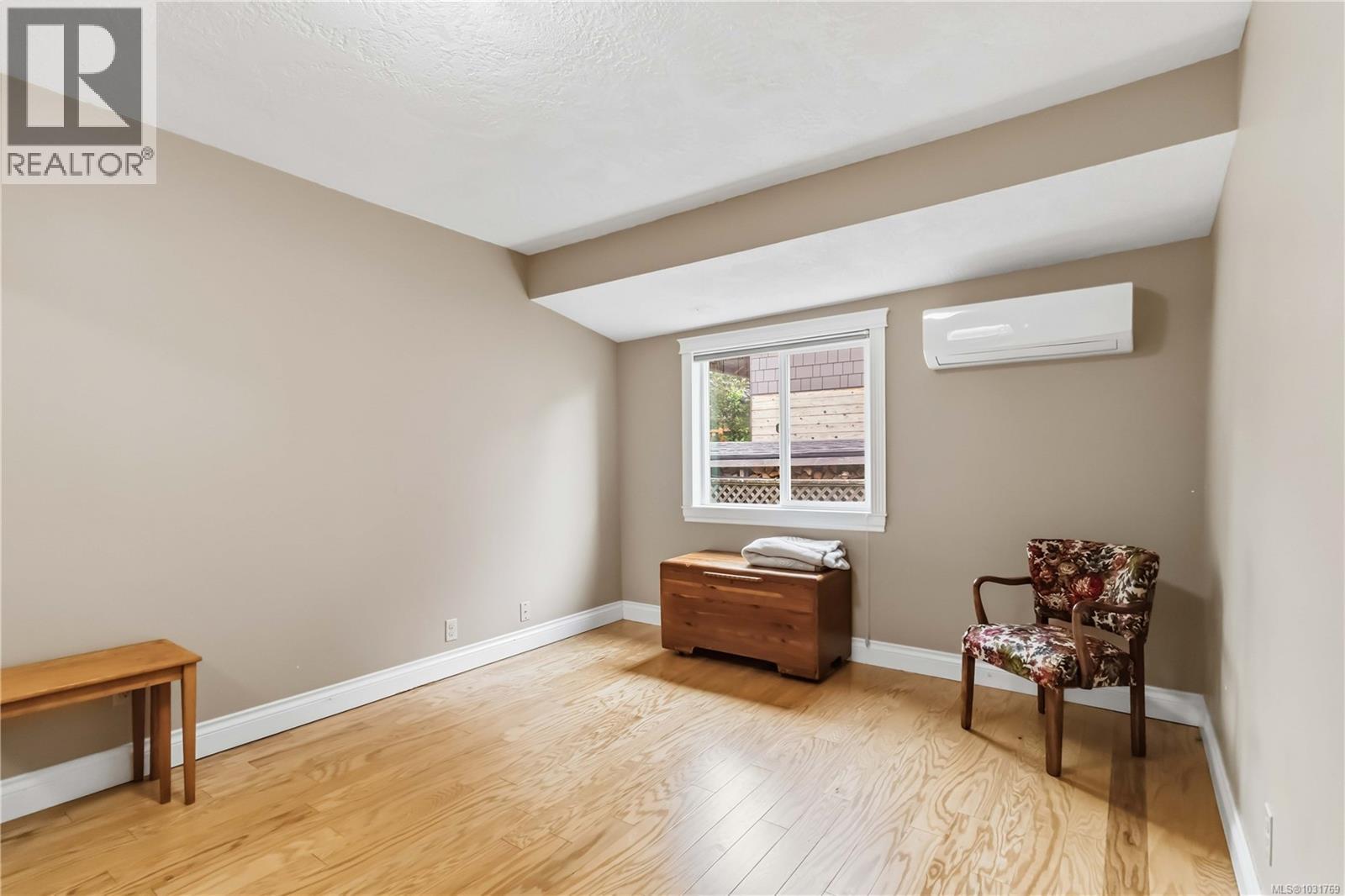 9 Camden Ave - 17