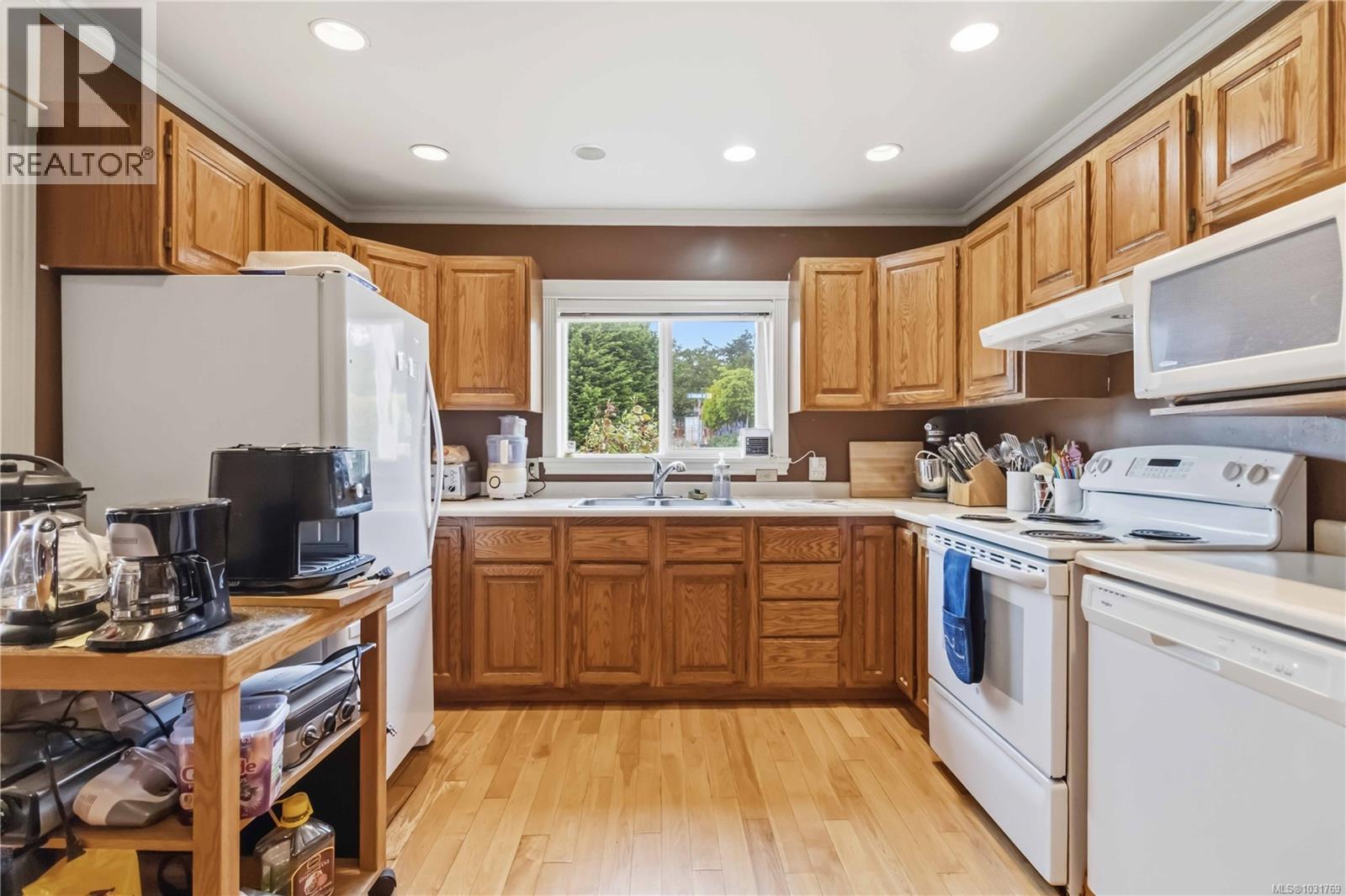 9 Camden Ave - 5