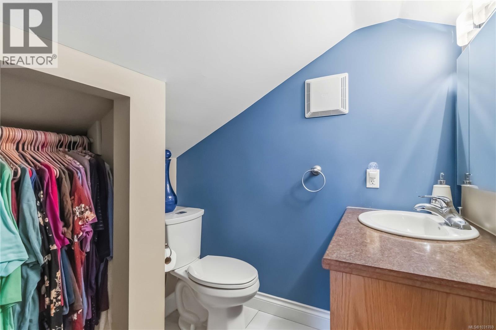 9 Camden Ave - 12