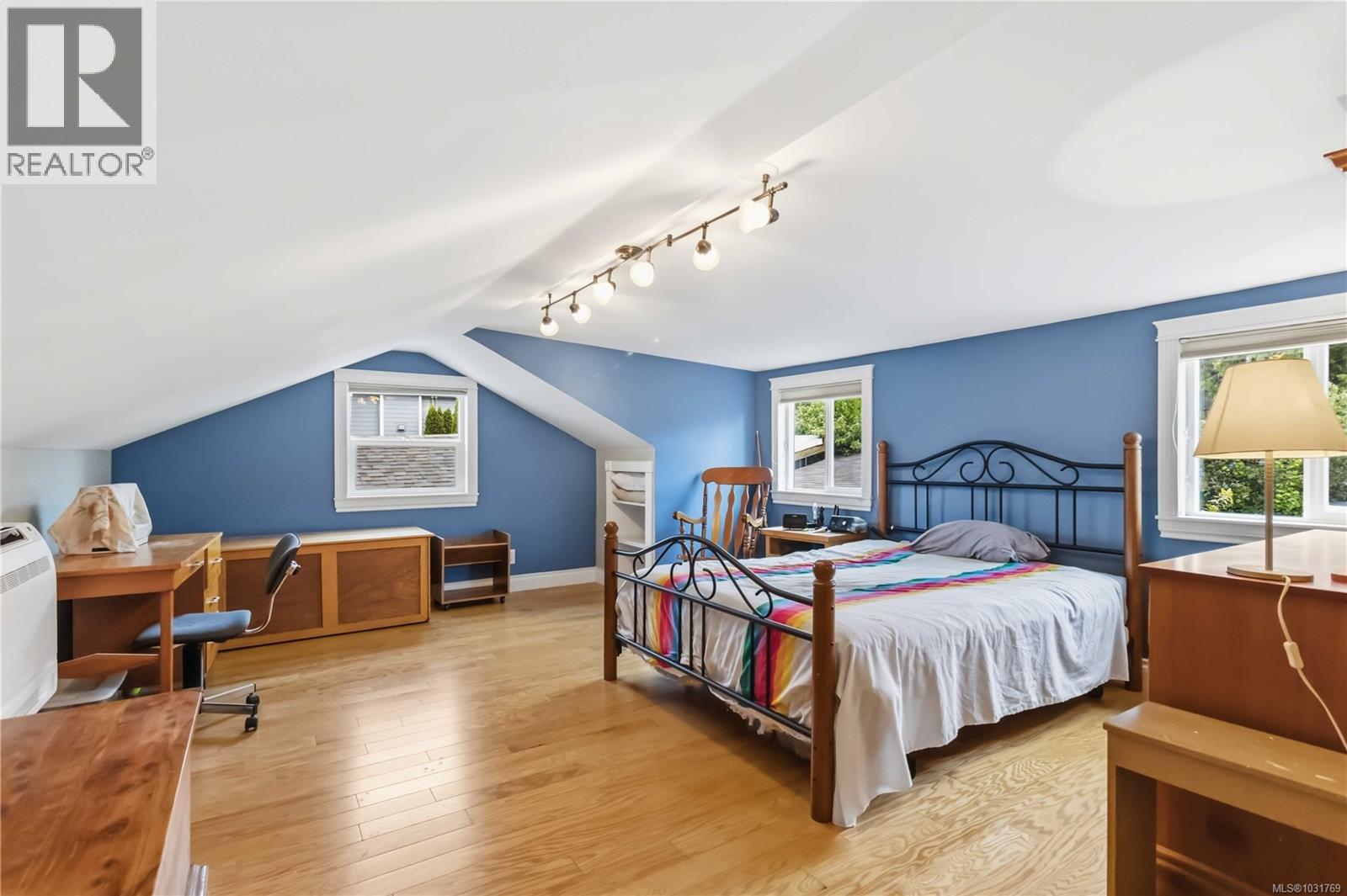 9 Camden Ave - 10