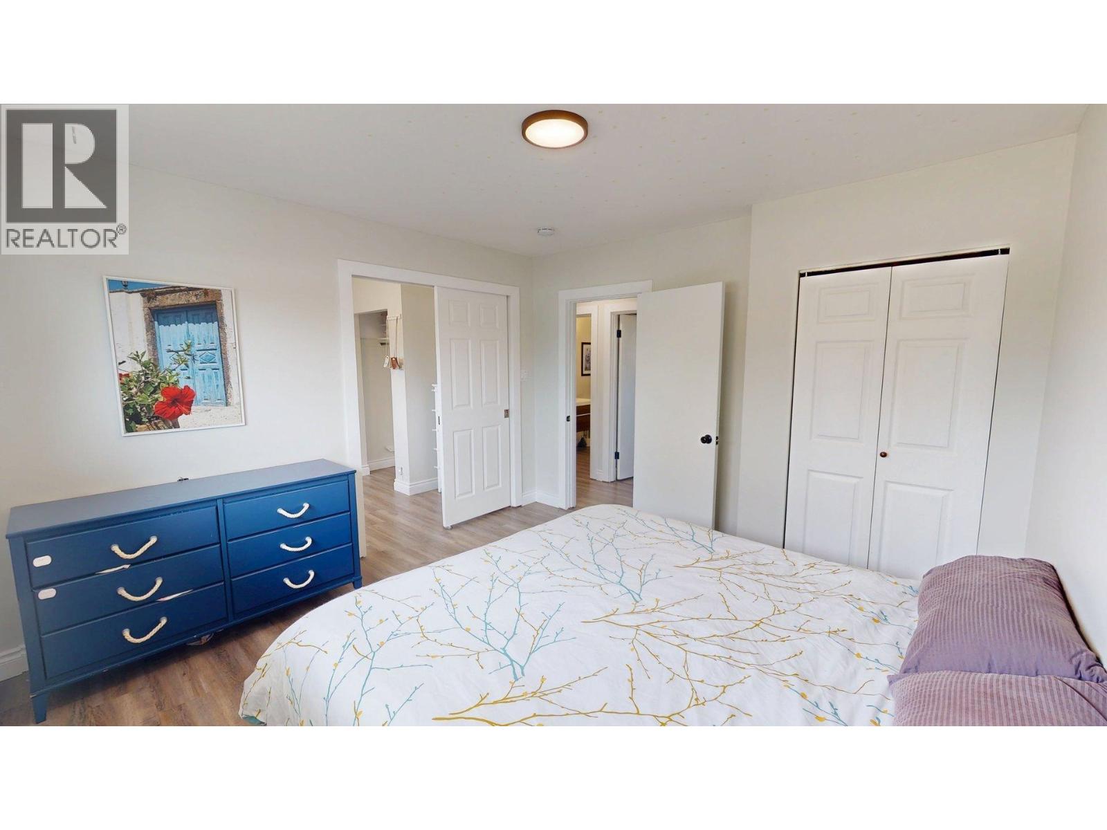 9524 111 AVENUE - 9