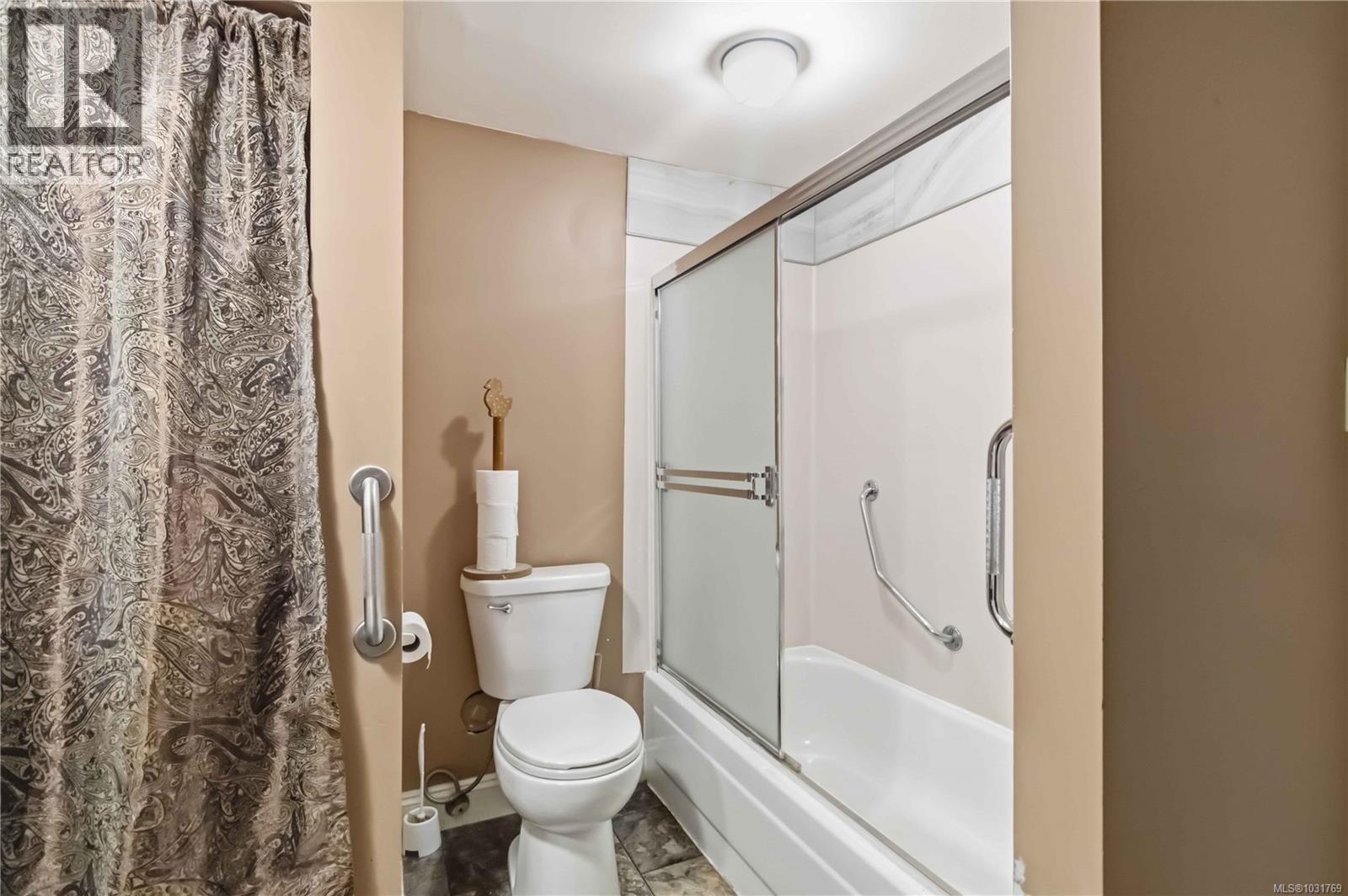 9 Camden Ave - 19