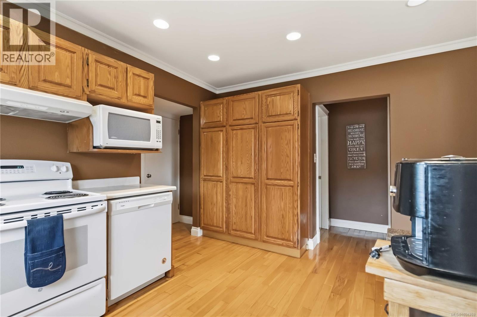 9 Camden Ave - 7