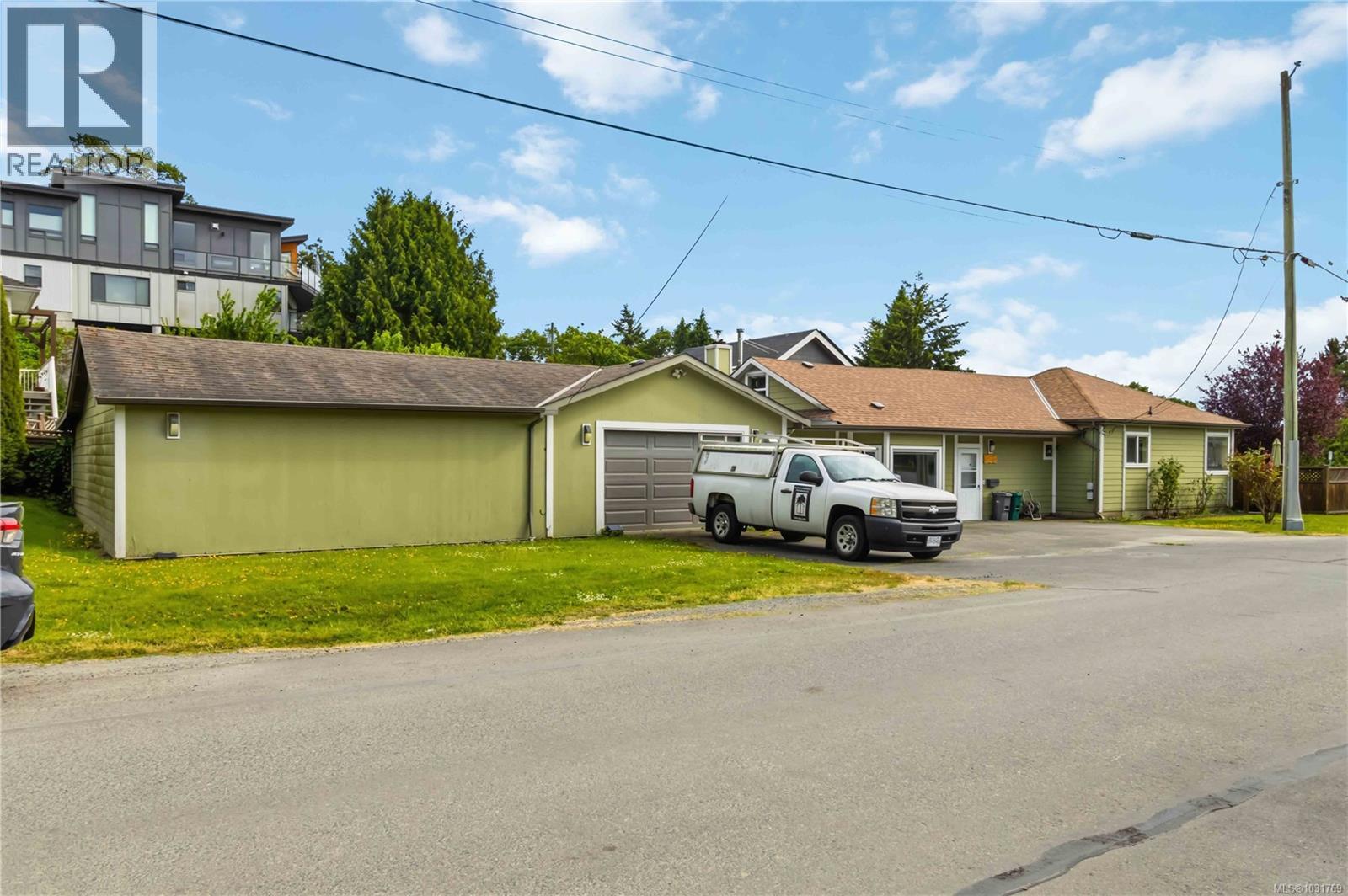9 Camden Ave - 27