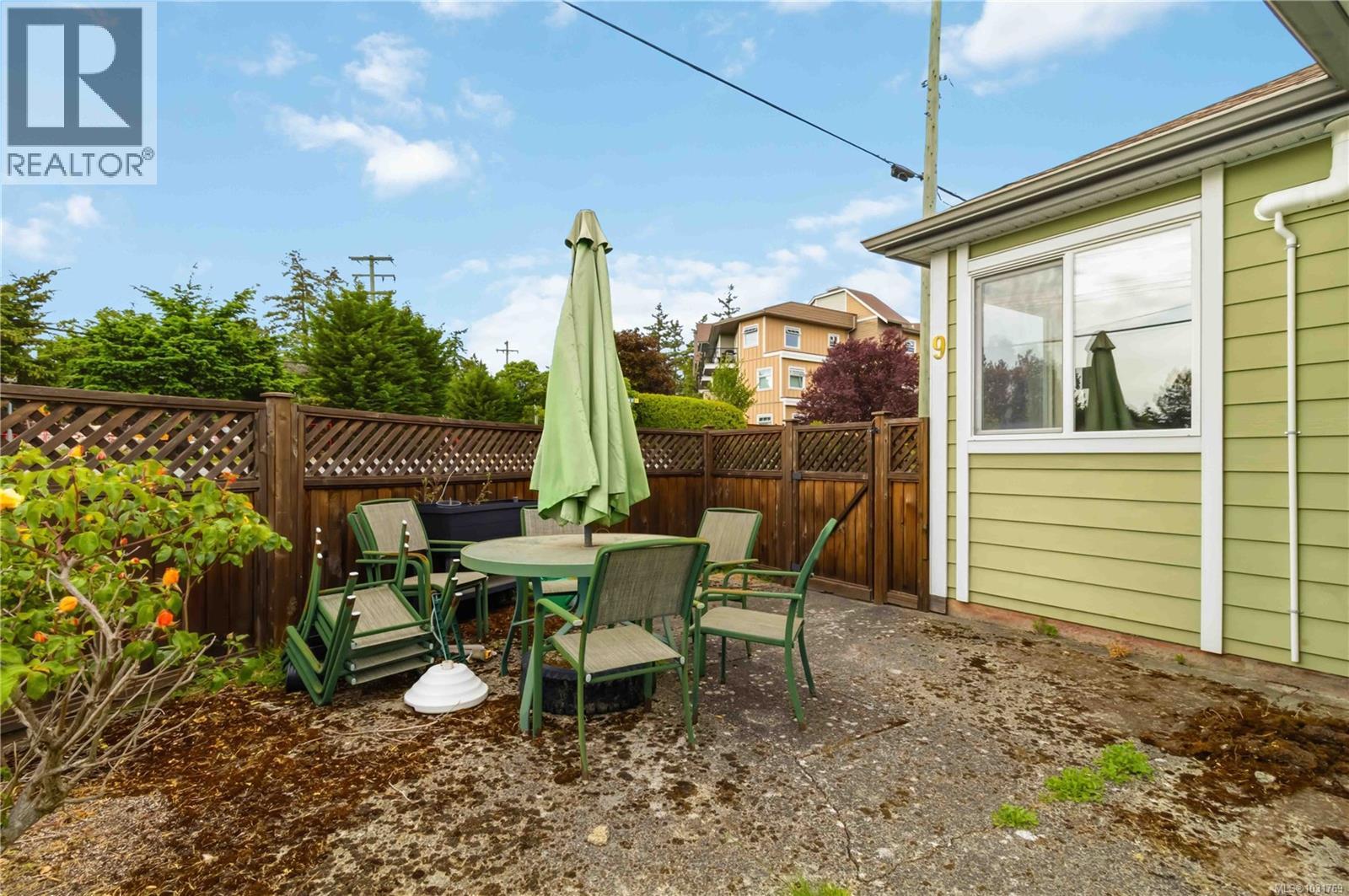 9 Camden Ave - 25