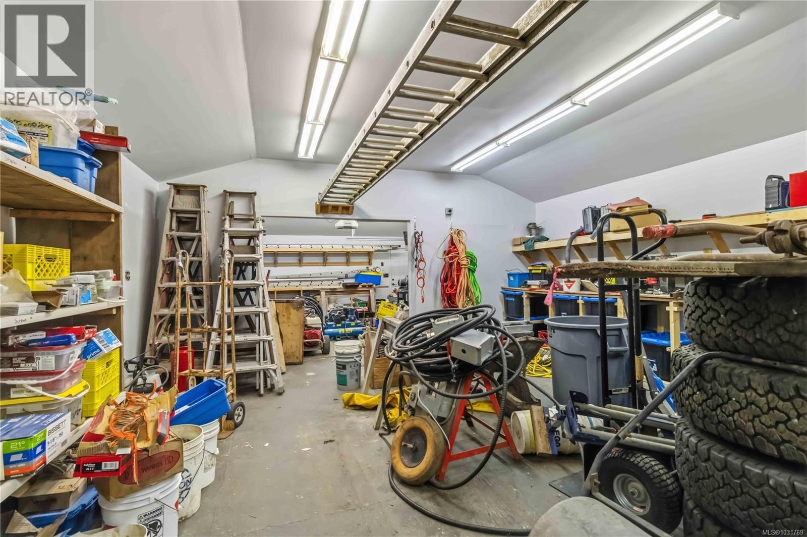 9 Camden Ave - 30