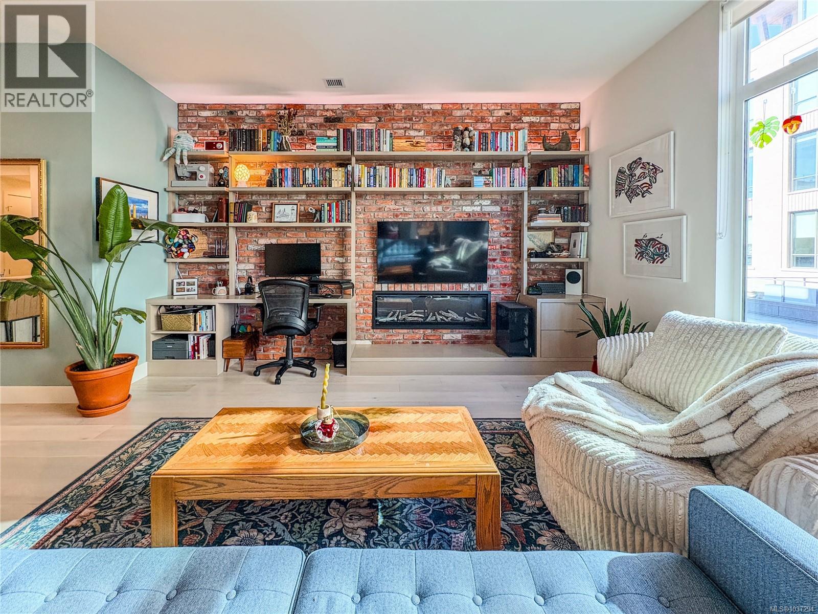 #301 501 Park Pl - 1