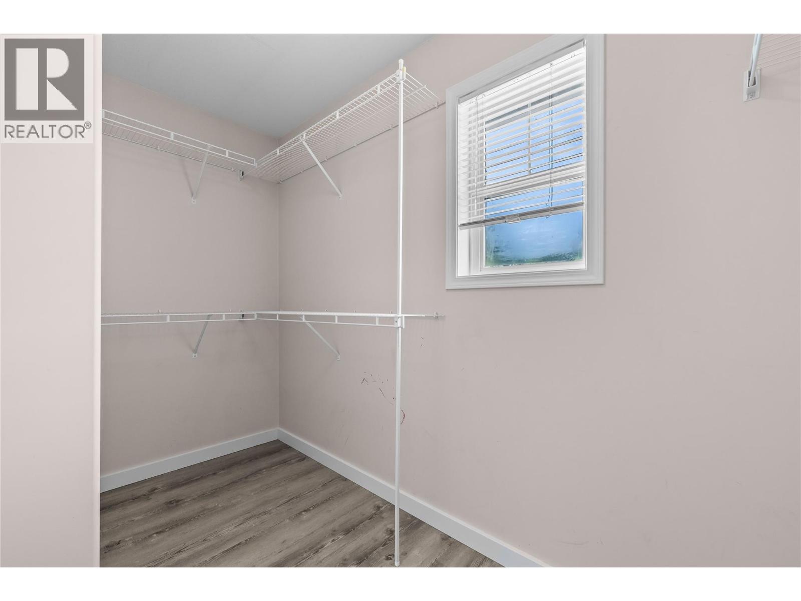 3831 Gellatly Road S - 38