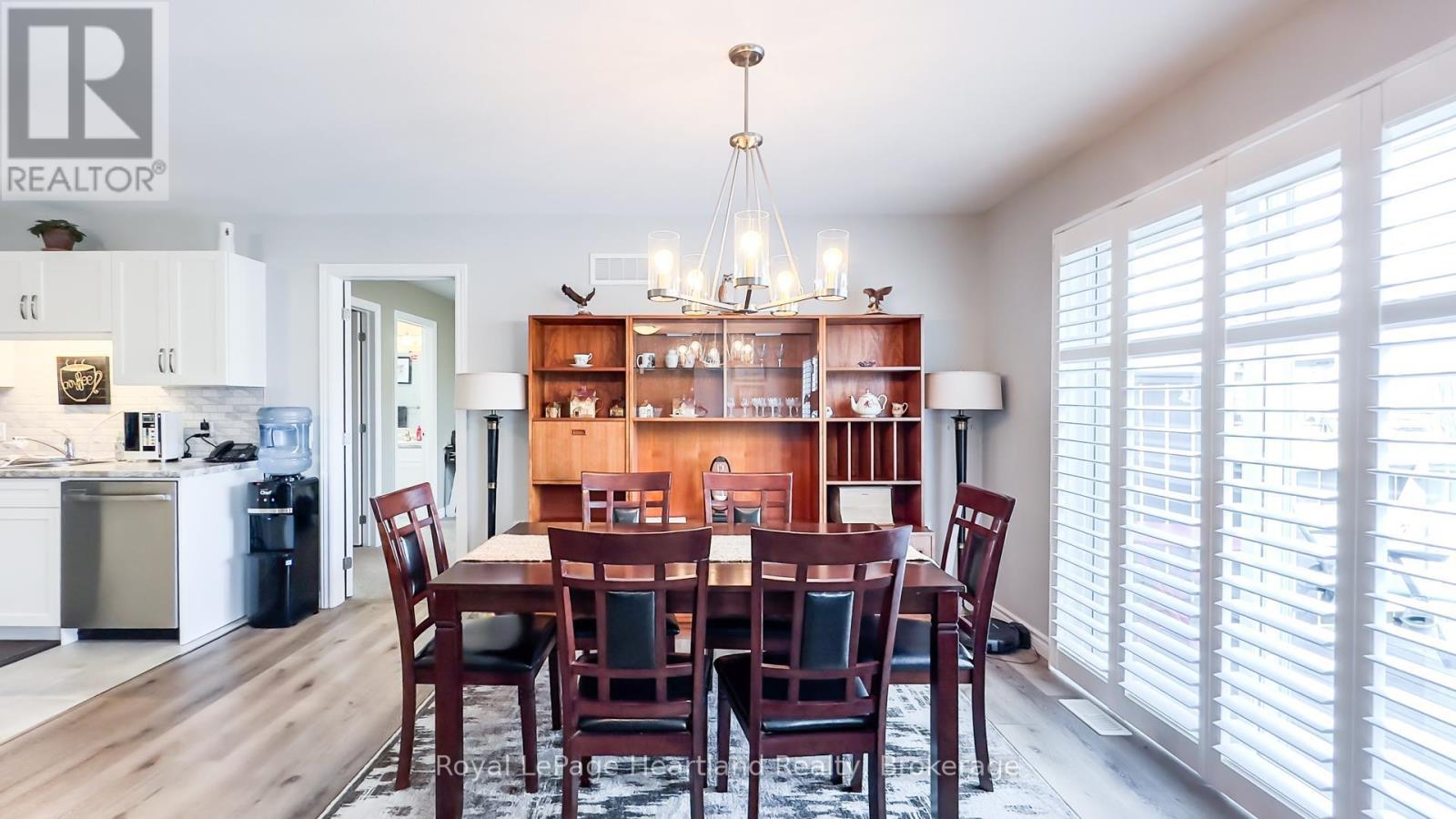 94 LAKE BREEZE DRIVE - 23