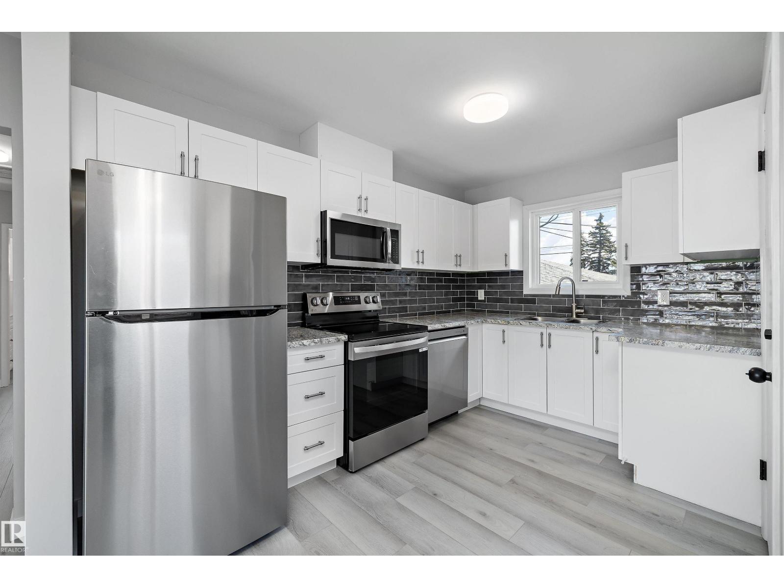 12715 / 12717 93 ST NW - 11