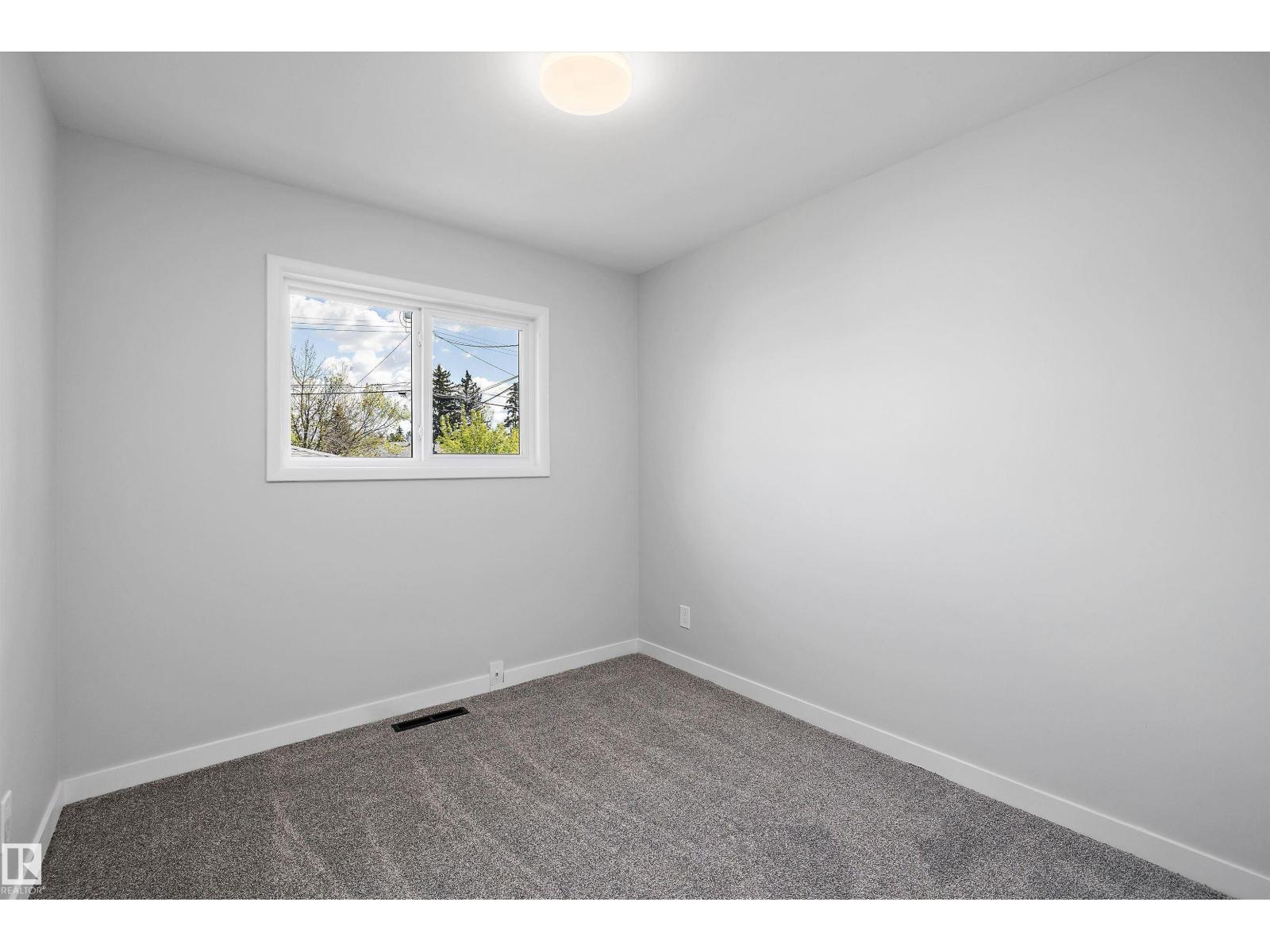 12715 / 12717 93 ST NW - 15