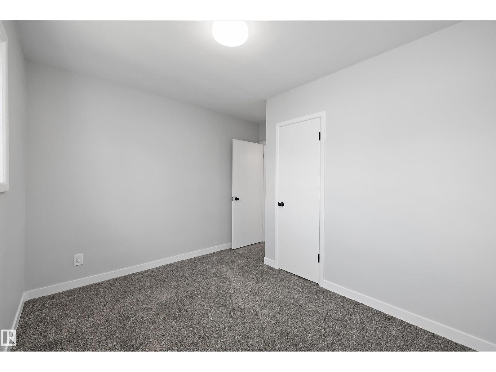 12715 / 12717 93 ST NW - 18