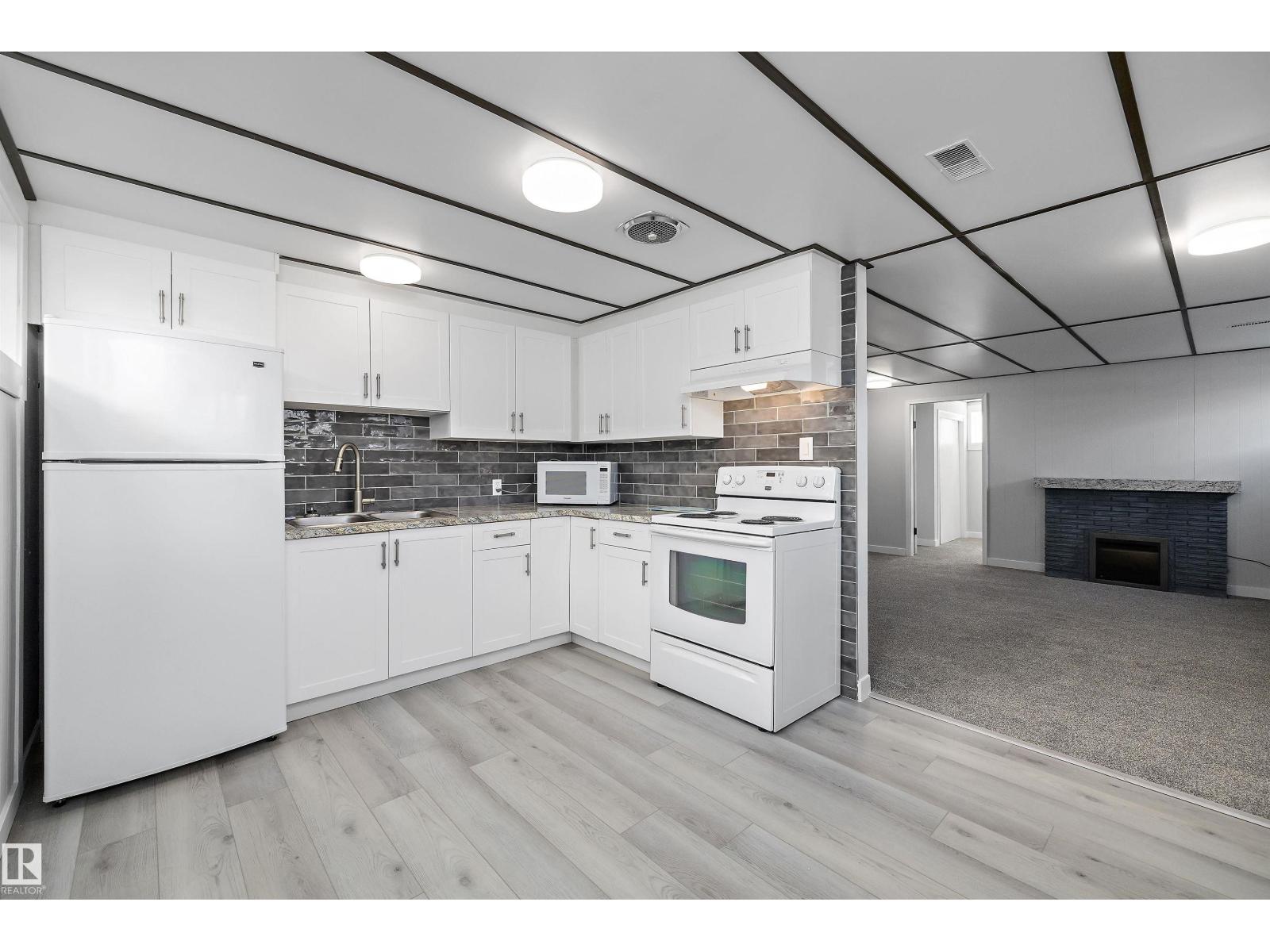 12715 / 12717 93 ST NW - 37