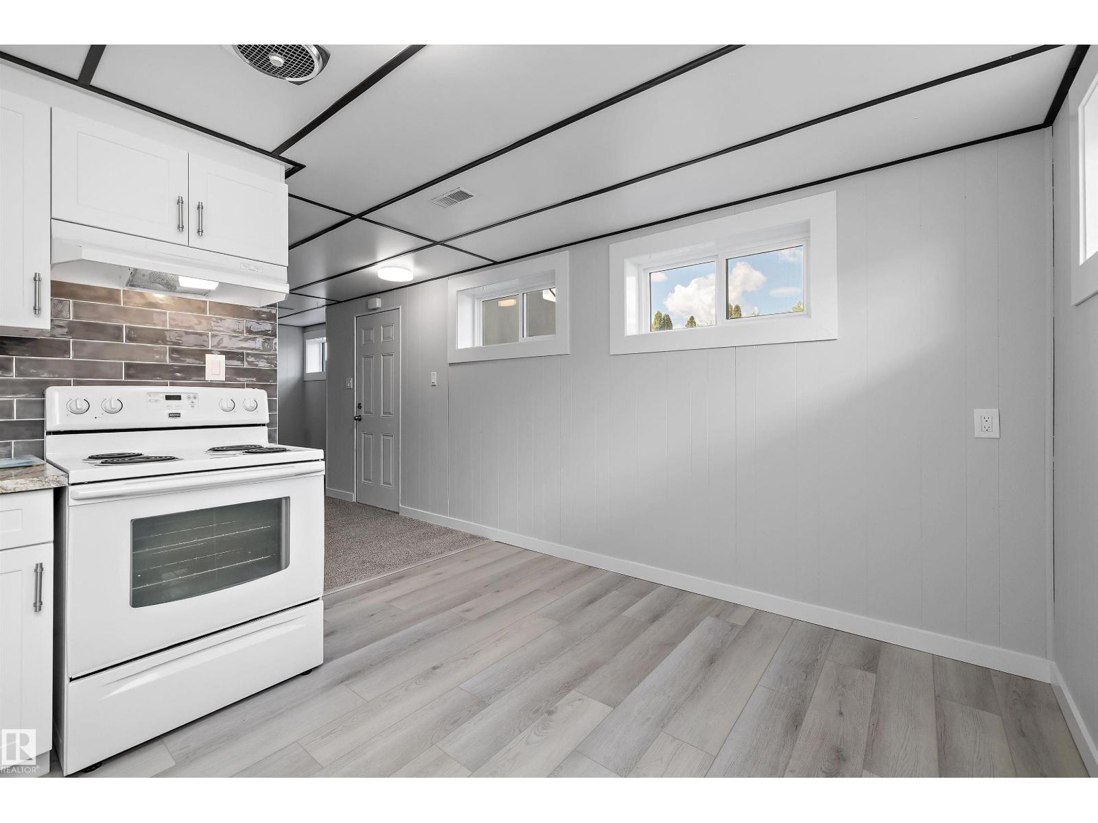12715 / 12717 93 ST NW - 39