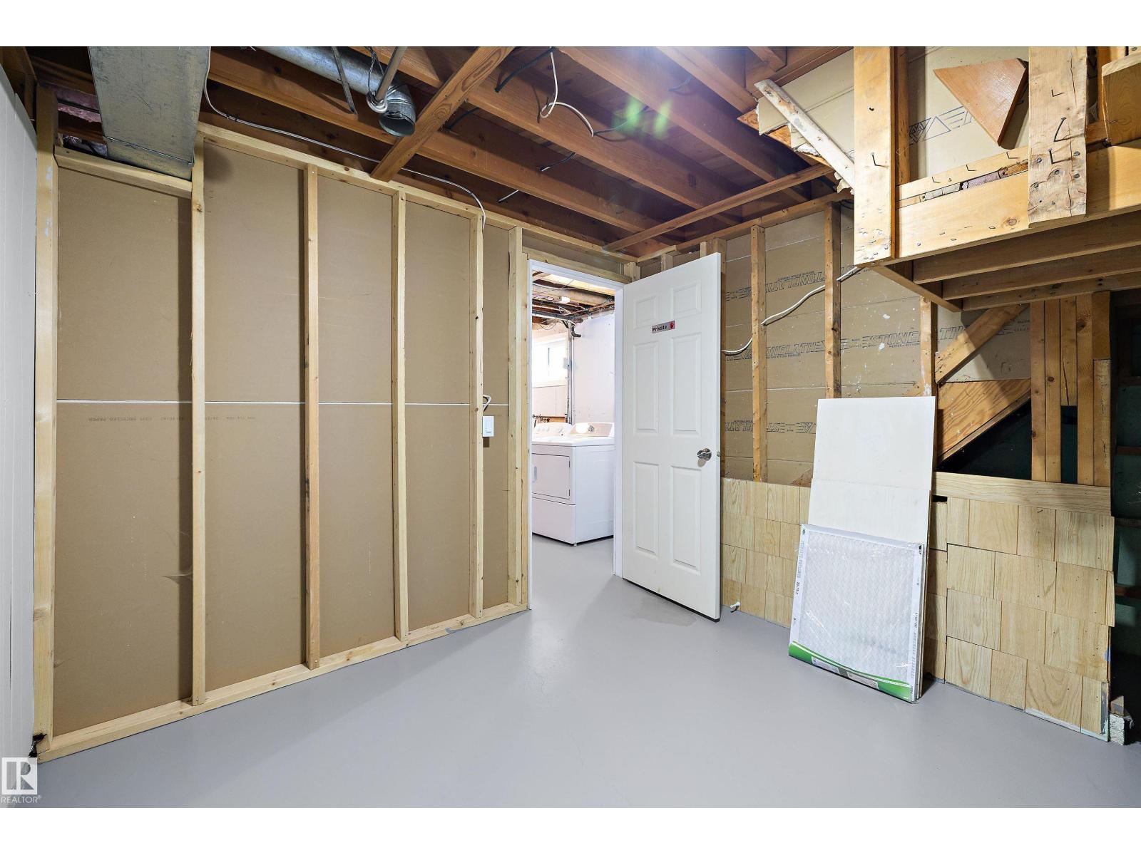 12715 / 12717 93 ST NW - 46